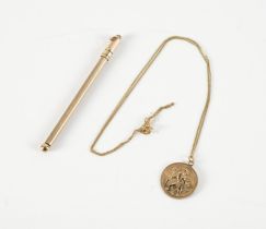 A 9CT GOLD SWIZZLE STICK AND A 9CT GOLD ST CHRISTOPHER PENDANT WITH A GOLD NECKCHAIN (3)