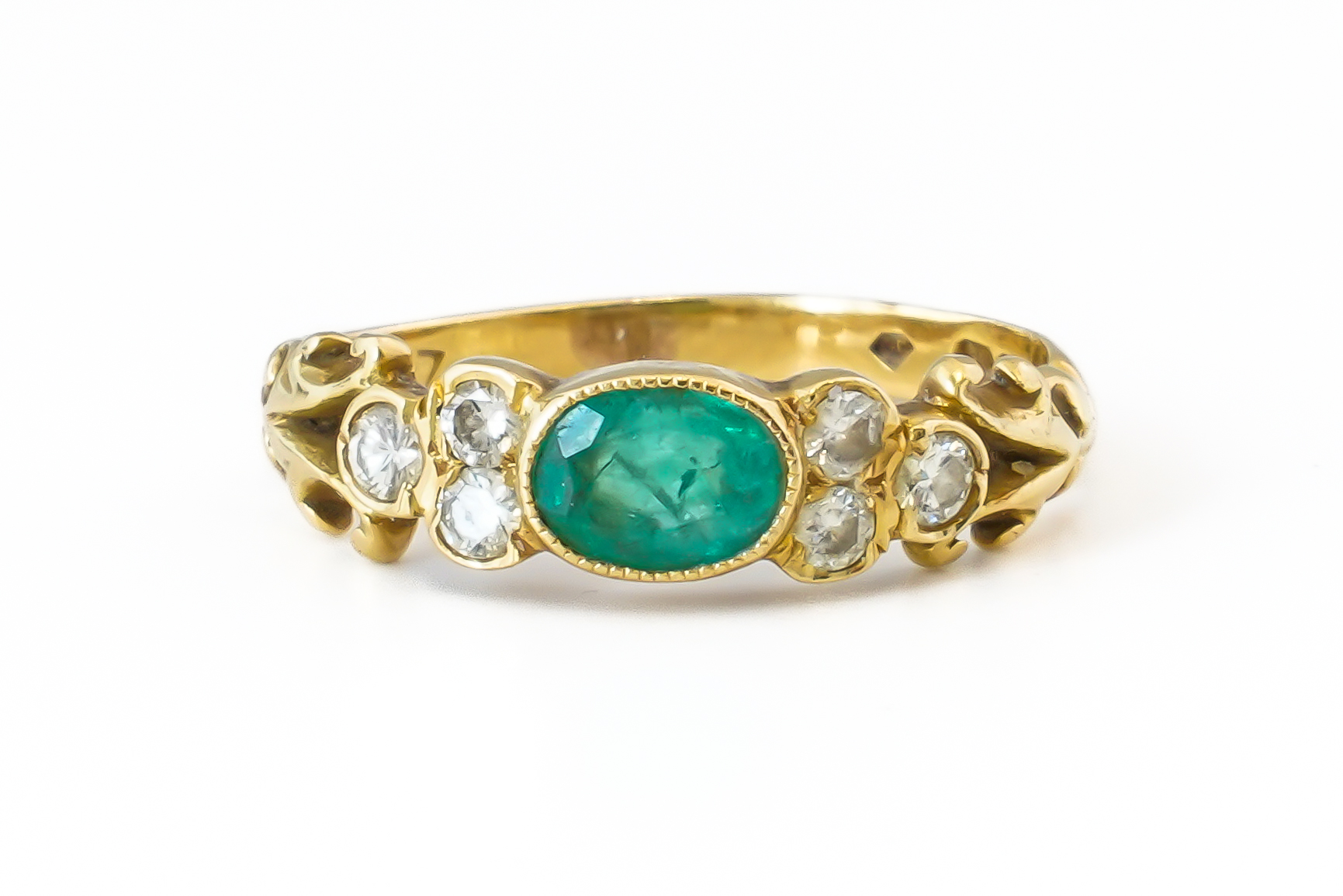 EMERALD AND DIAMOND RING (2)