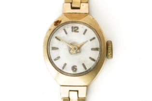 A 9CT GOLD LADY'S BRACELET WRISTWATCH