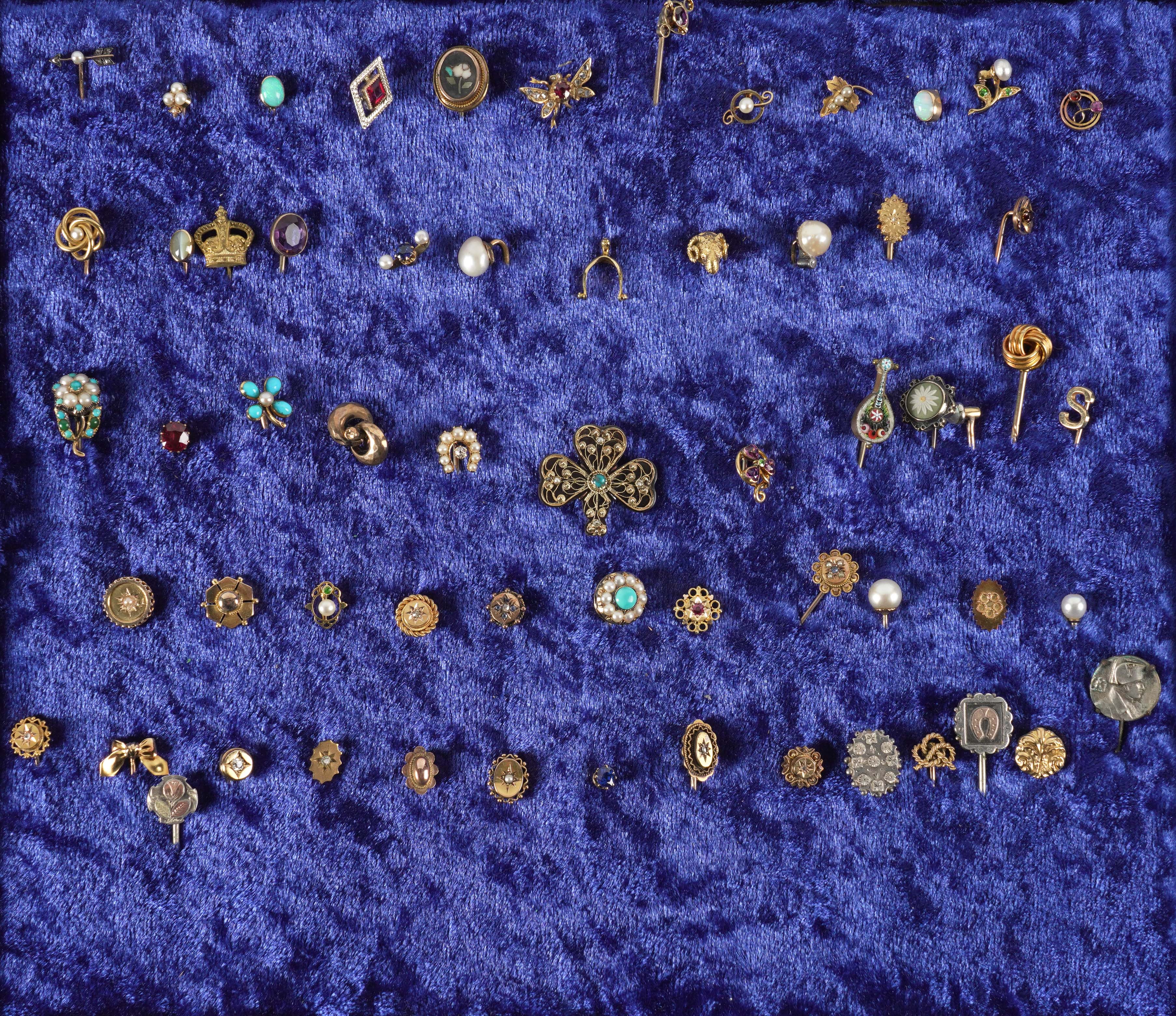 A COLLECTION OF SIXTY-ONE STICK PINS (62) - Image 2 of 4