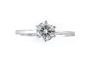 AN 18CT WHITE GOLD AND DIAMOND SINGLE STONE RING