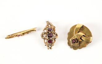 THREE ANTIQUE GOLD BROOCHES (3)