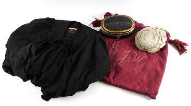 A BARRISTER'S WIG WITH ORIGINAL RAVENSCROFT BOX AND GOWN