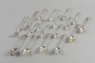 A GROUP OF SILVER FIDDLE PATTERN FLATWARE (18)