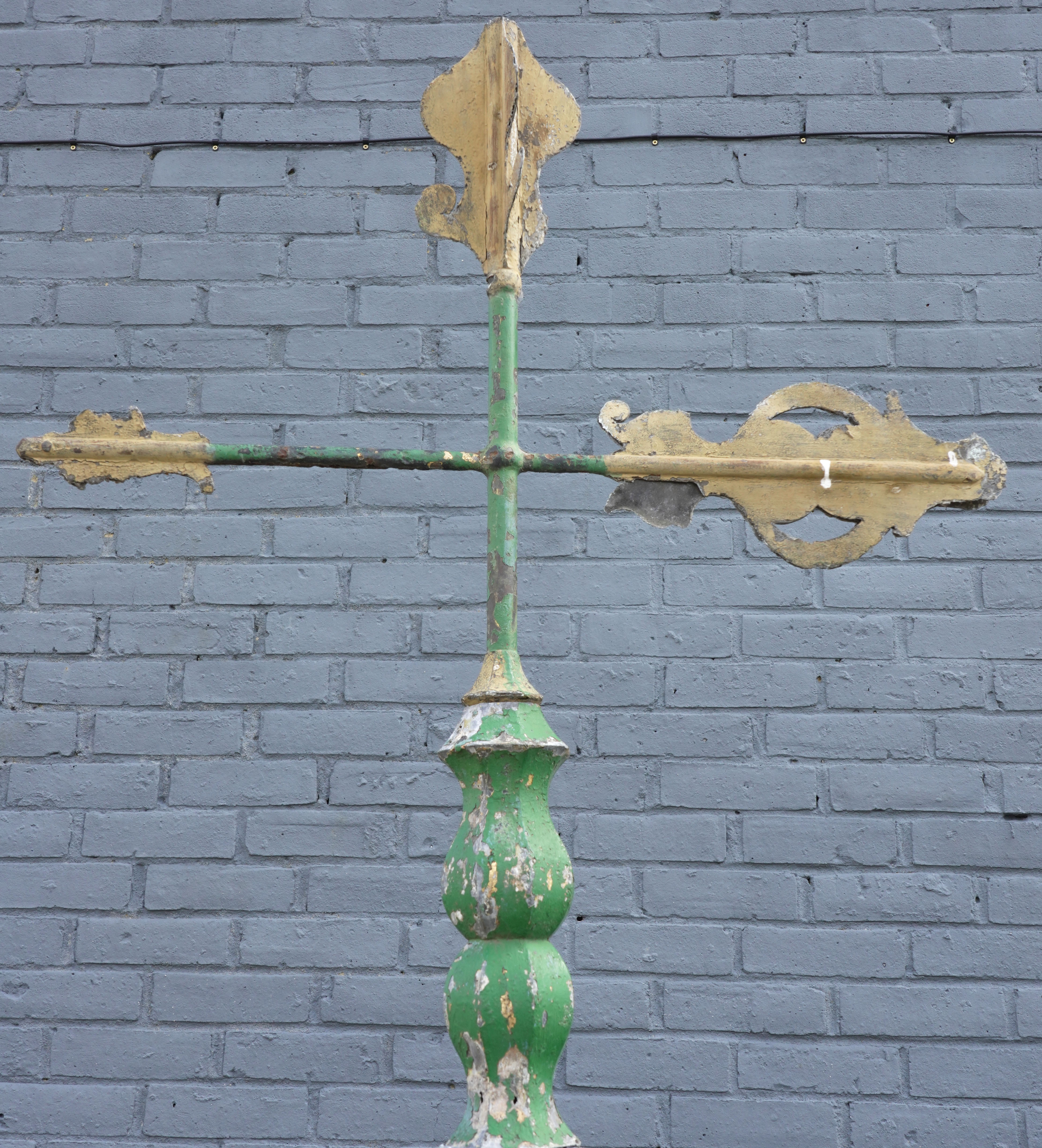AN EARLY 20TH CENTURY POLYCHROME PAINTED WROUGHT AND CAST IRON WEATHER VANE - Image 5 of 5