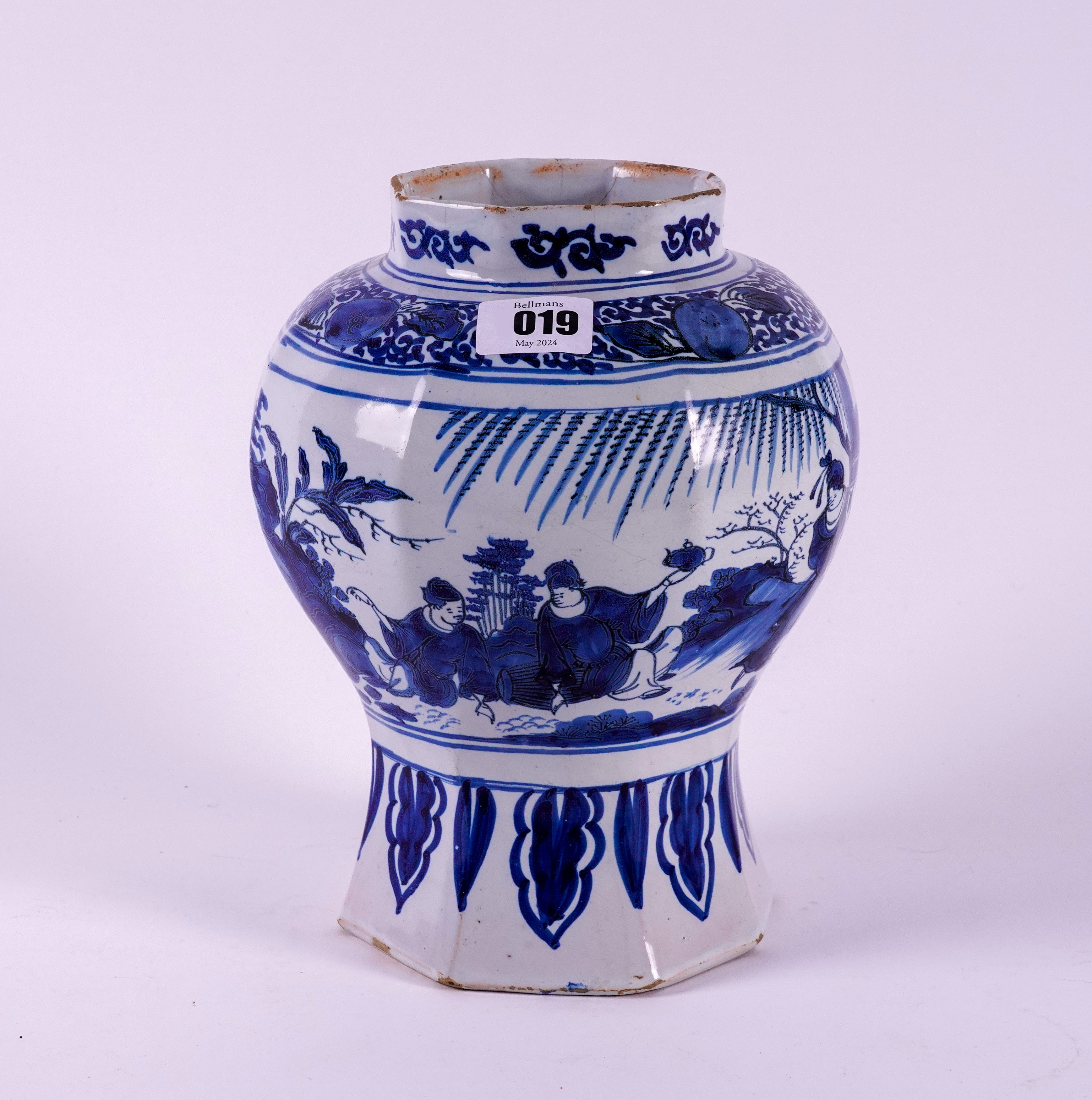 AN OCTAGONAL DUTCH DELFT BLUE AND WHITE CHINOISERIE VASE