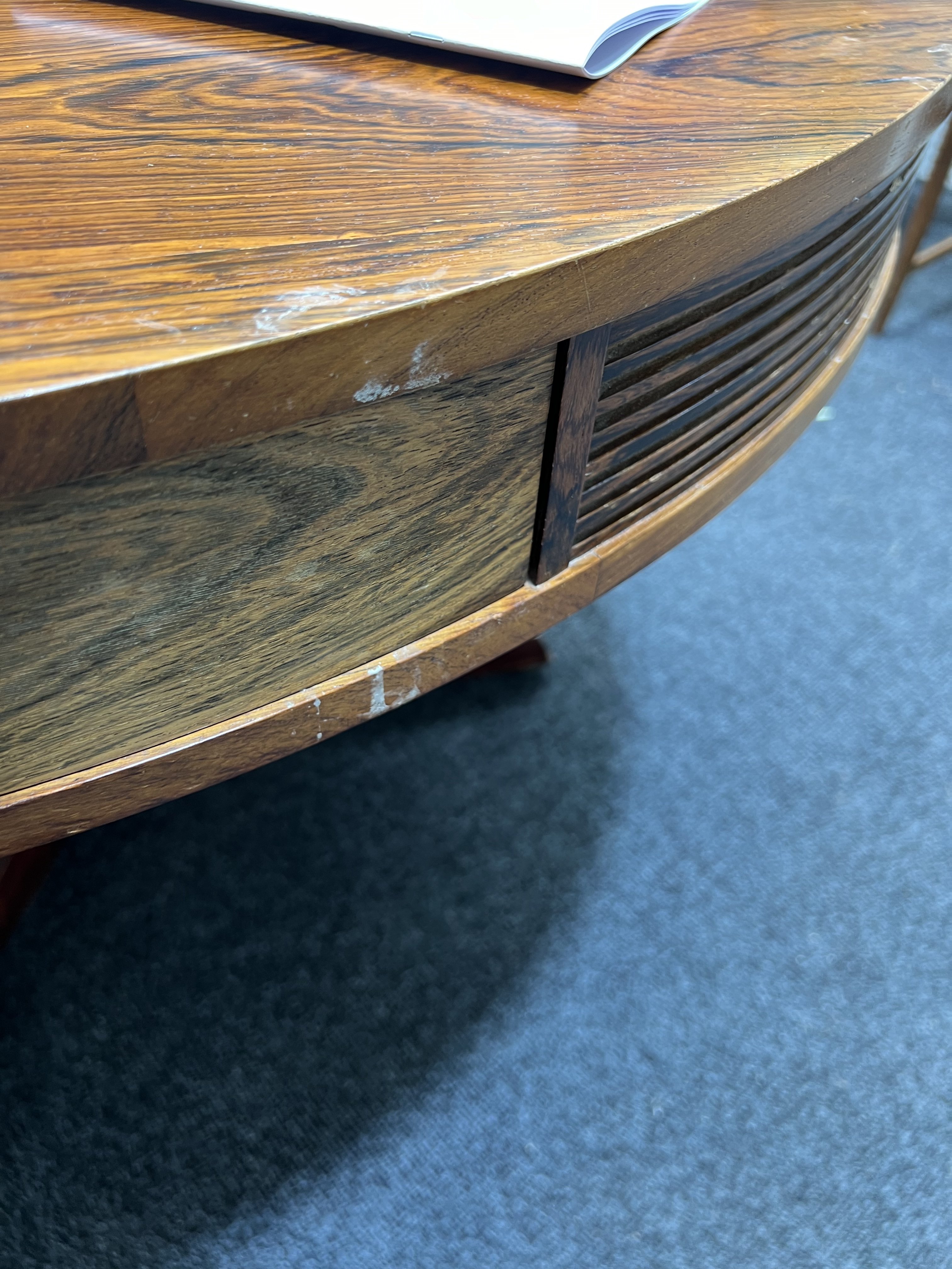 PROBABLY ARCHIE SHINE FOR HEALS FURNITURE; A MID-20TH CENTURY ROSEWOOD CIRCULAR DINING TABLE - Image 6 of 11