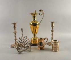A SILVER MUG AND A SMALL GROUP OF PLATED WARES (6)