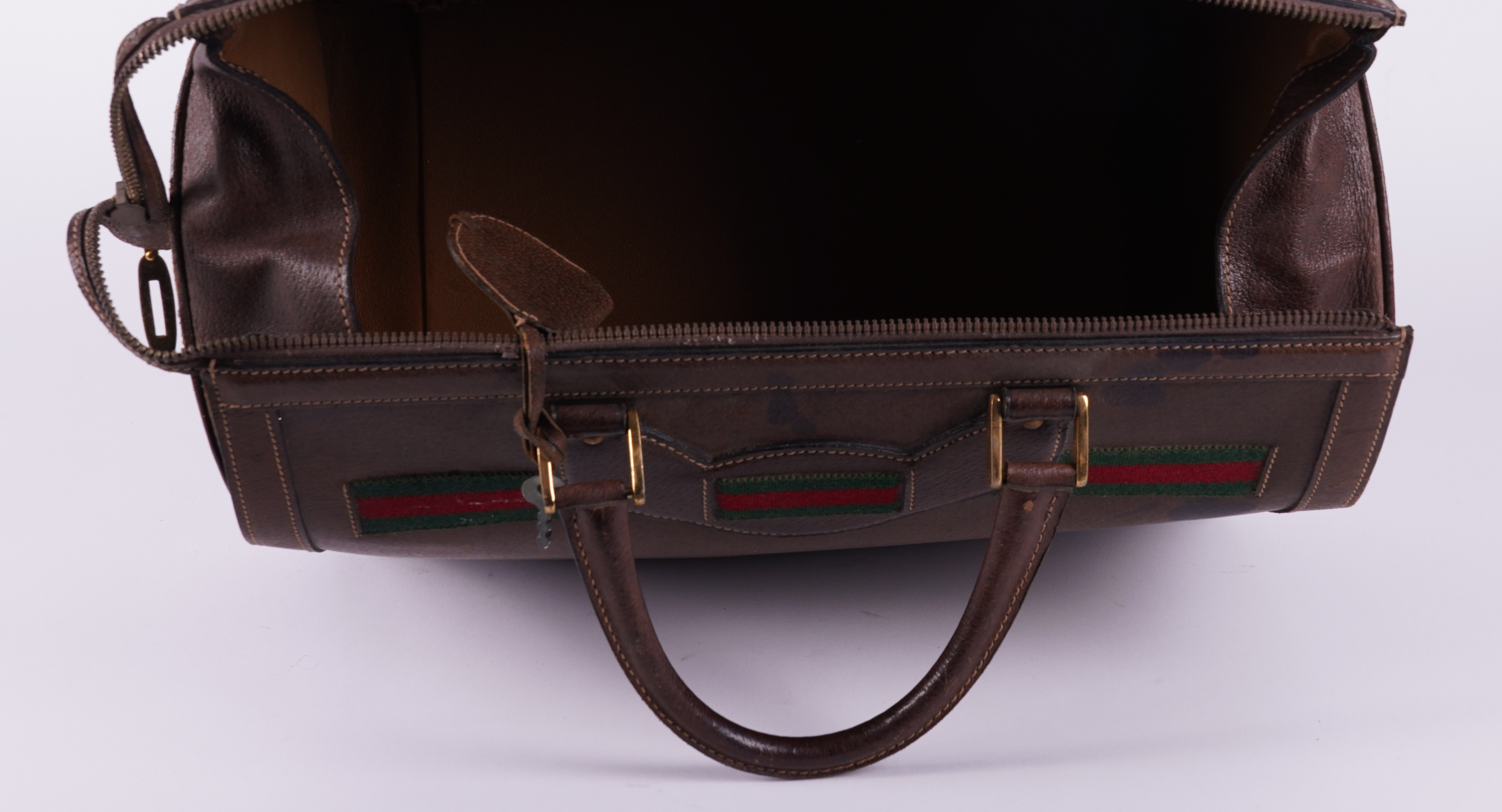 GUCCI: A BROWN LEATHER HOLDALL - Image 5 of 6