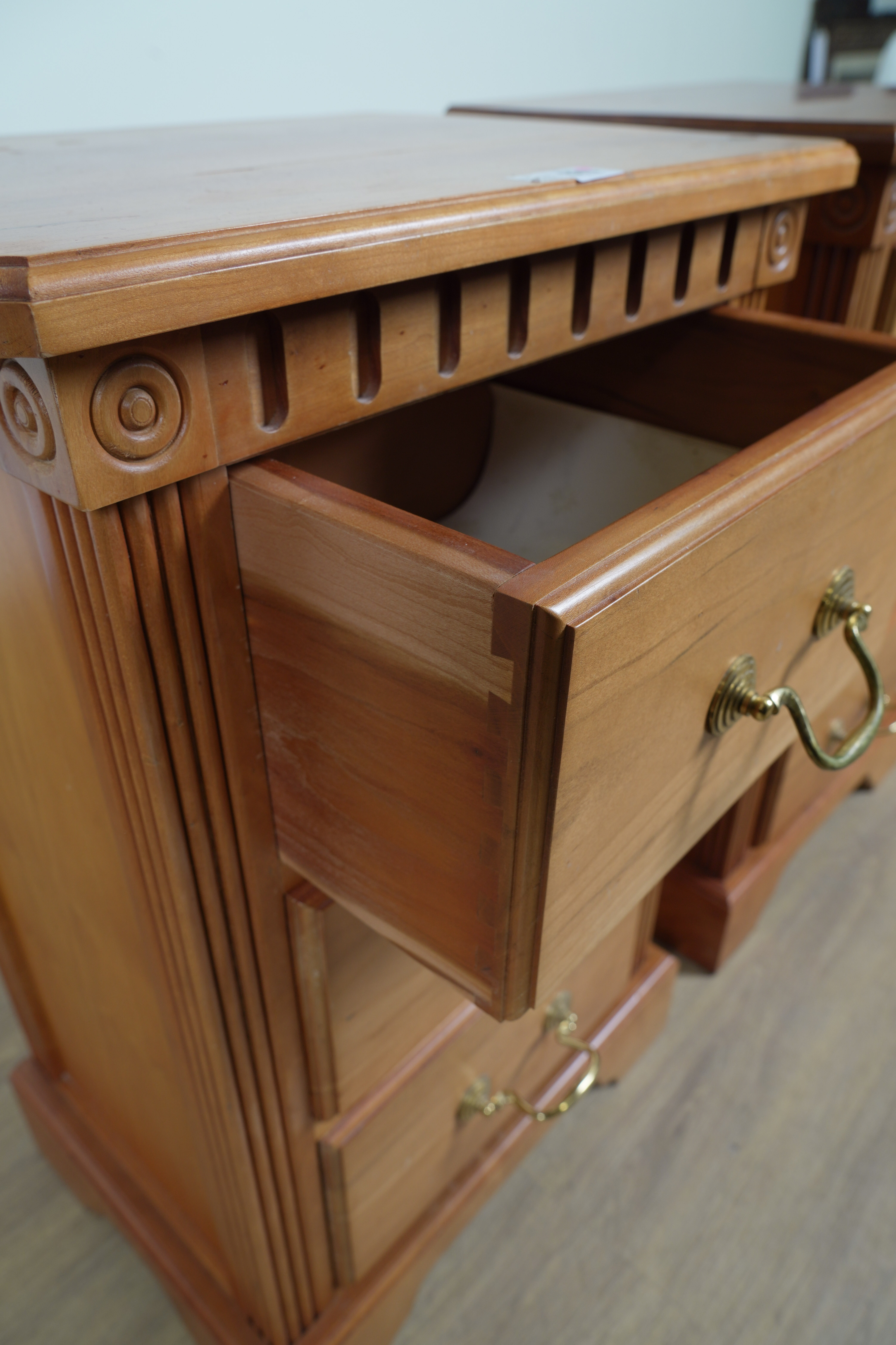 A PAIR OF 20TH CENTURY FRUITWOOD THREE DRAWER BEDSIDE CHESTS (2) - Image 3 of 3