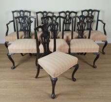 A SET OF EIGHT 18TH CENTURY STYLE MAHOGANY DINING CHAIRS (8)