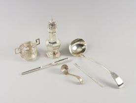 A SILVER SUGAR CASTER AND FIVE FURTHER ITEMS (6)
