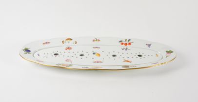 A HEREND `MARKET GARDEN' PATTERN OZIER MOULDED SHAPED OVAL FISH PLATTER AND STRAINER (2)