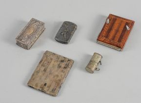 A SILVER VISITING CARD CASE AND FOUR FURTHER ITEMS (5)