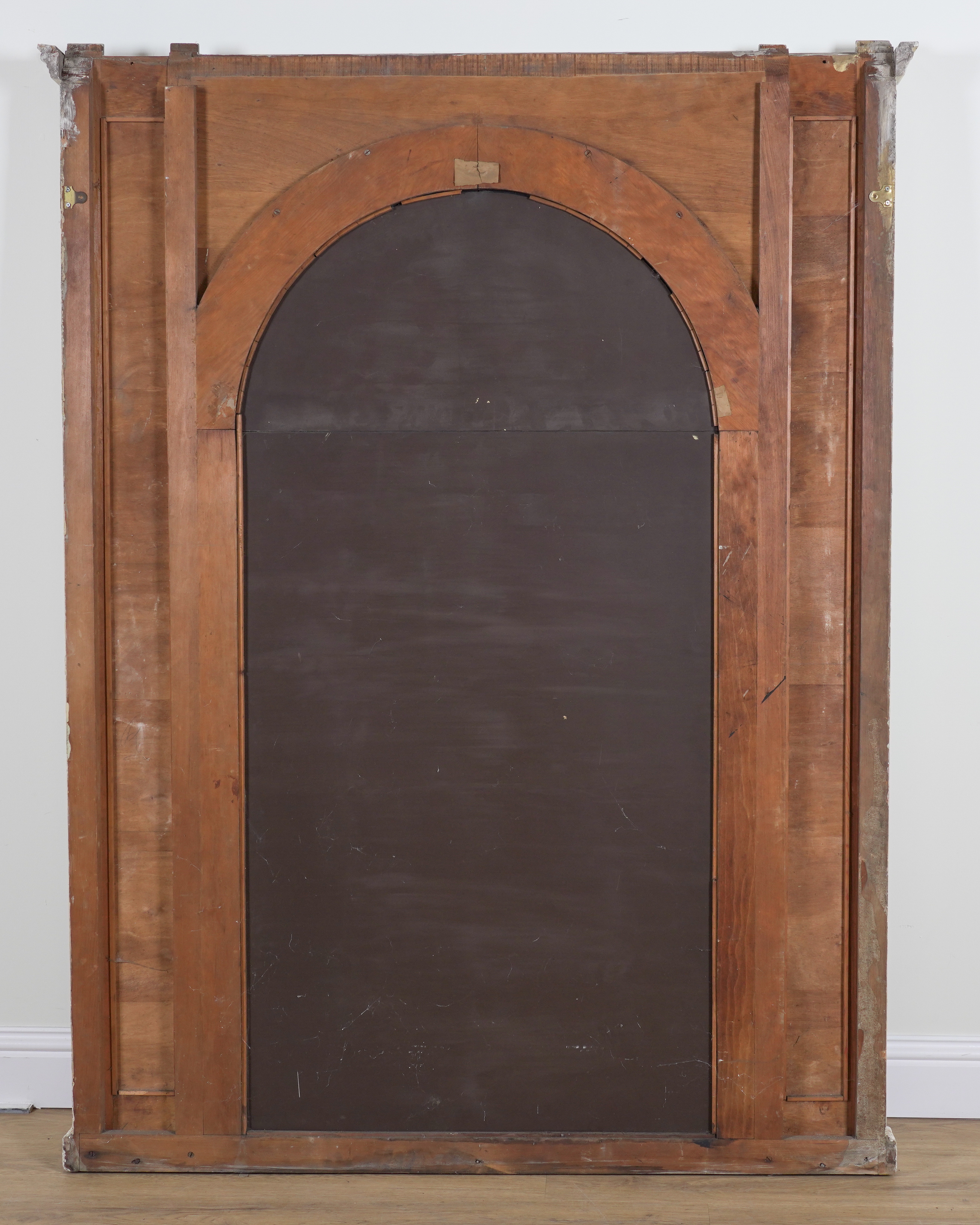 A LARGE 19TH CENTURY ARCH TOP MIRROR - Image 8 of 8