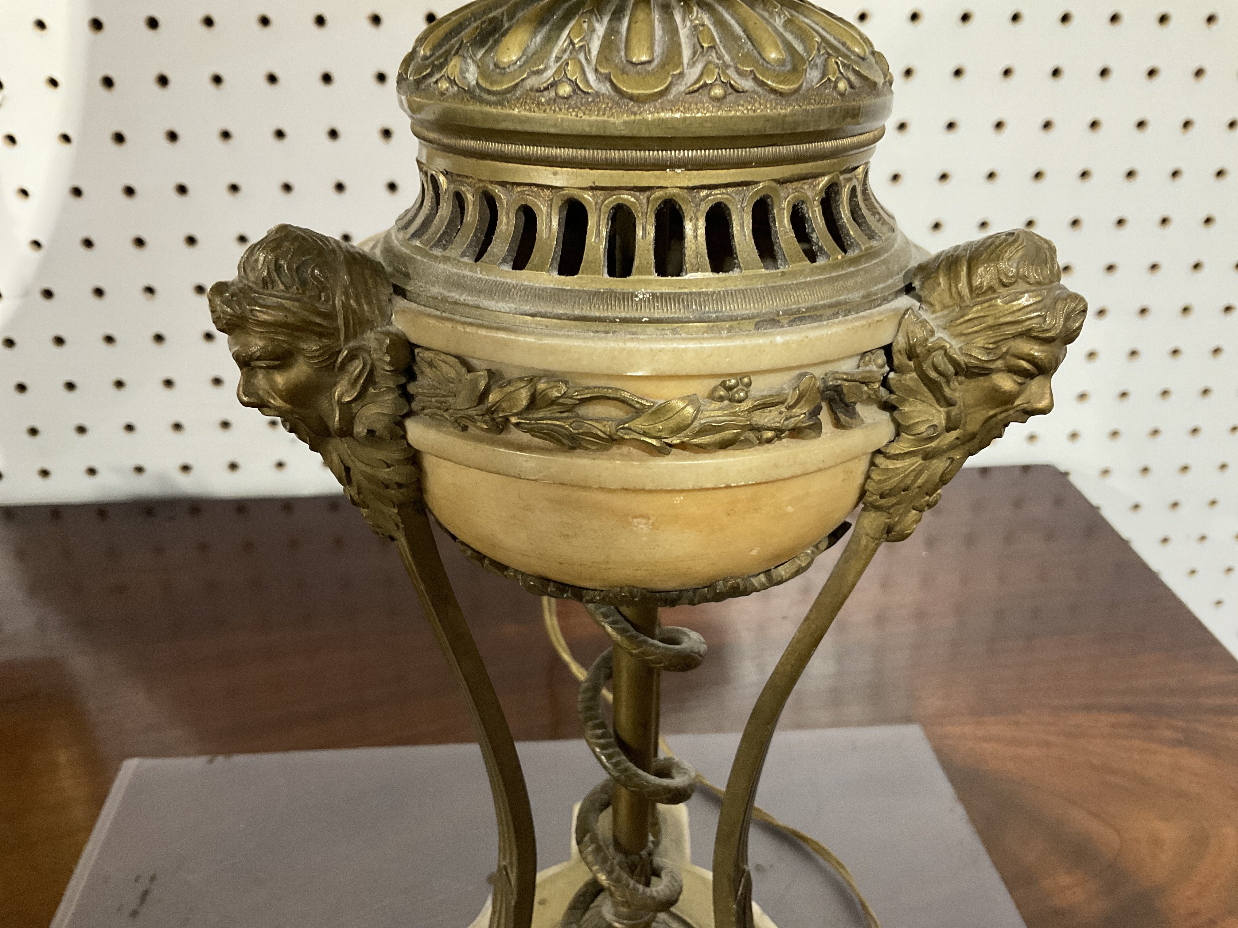 A PAIR OF LOUIS XVI STYLE GILT-METAL MOUNTED ALABASTER ANTHENIENNE TABLE LAMPS (2) - Image 3 of 6
