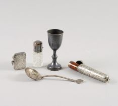 A SILVER VESTA CASE AND FOUR FURTHER ITEMS (5)