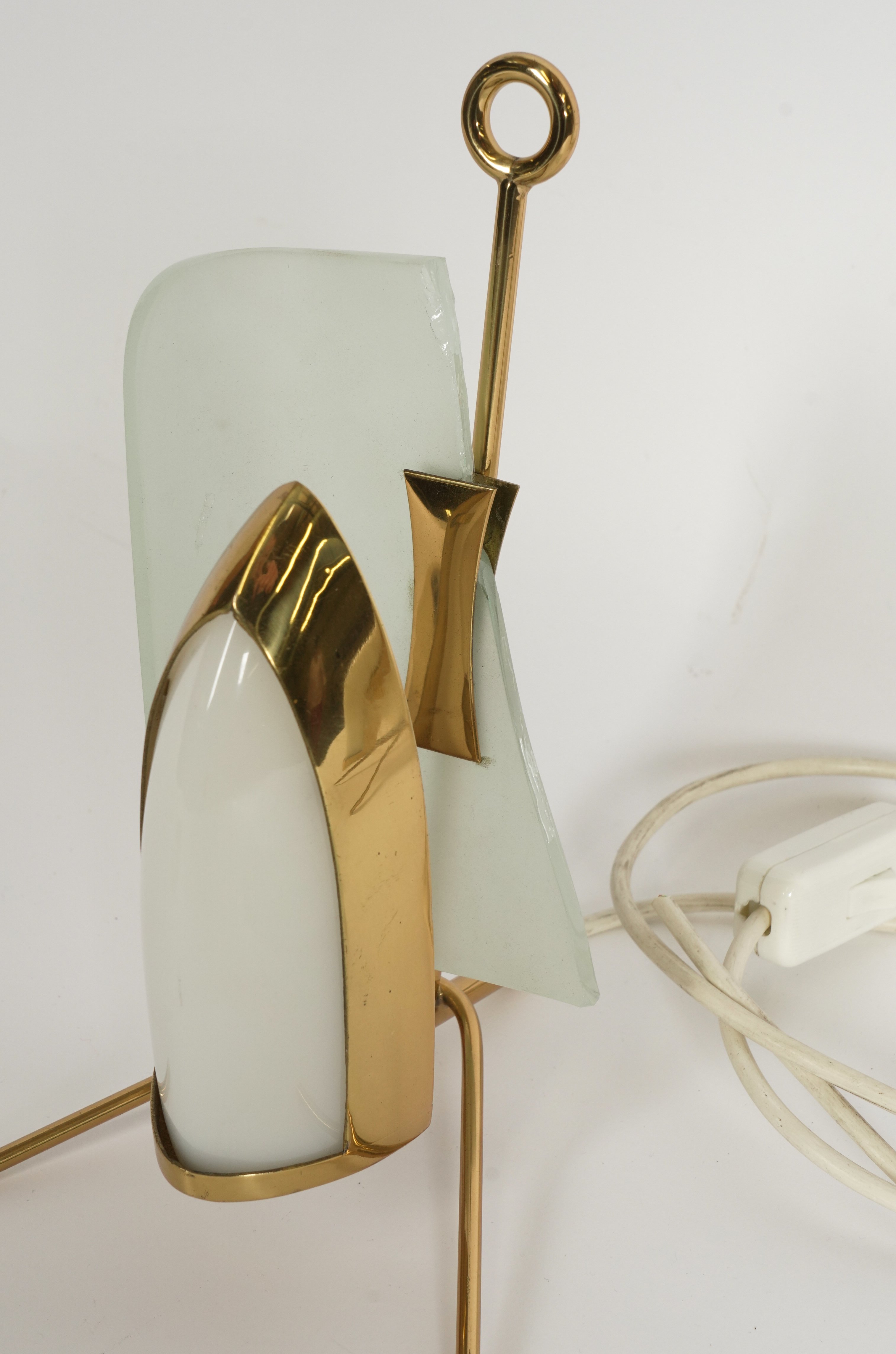 ARREDOLUCE: A PAIR OF ITALIAN BRASS AND FROSTED GLASS TABLE LAMPS (2) - Image 2 of 4