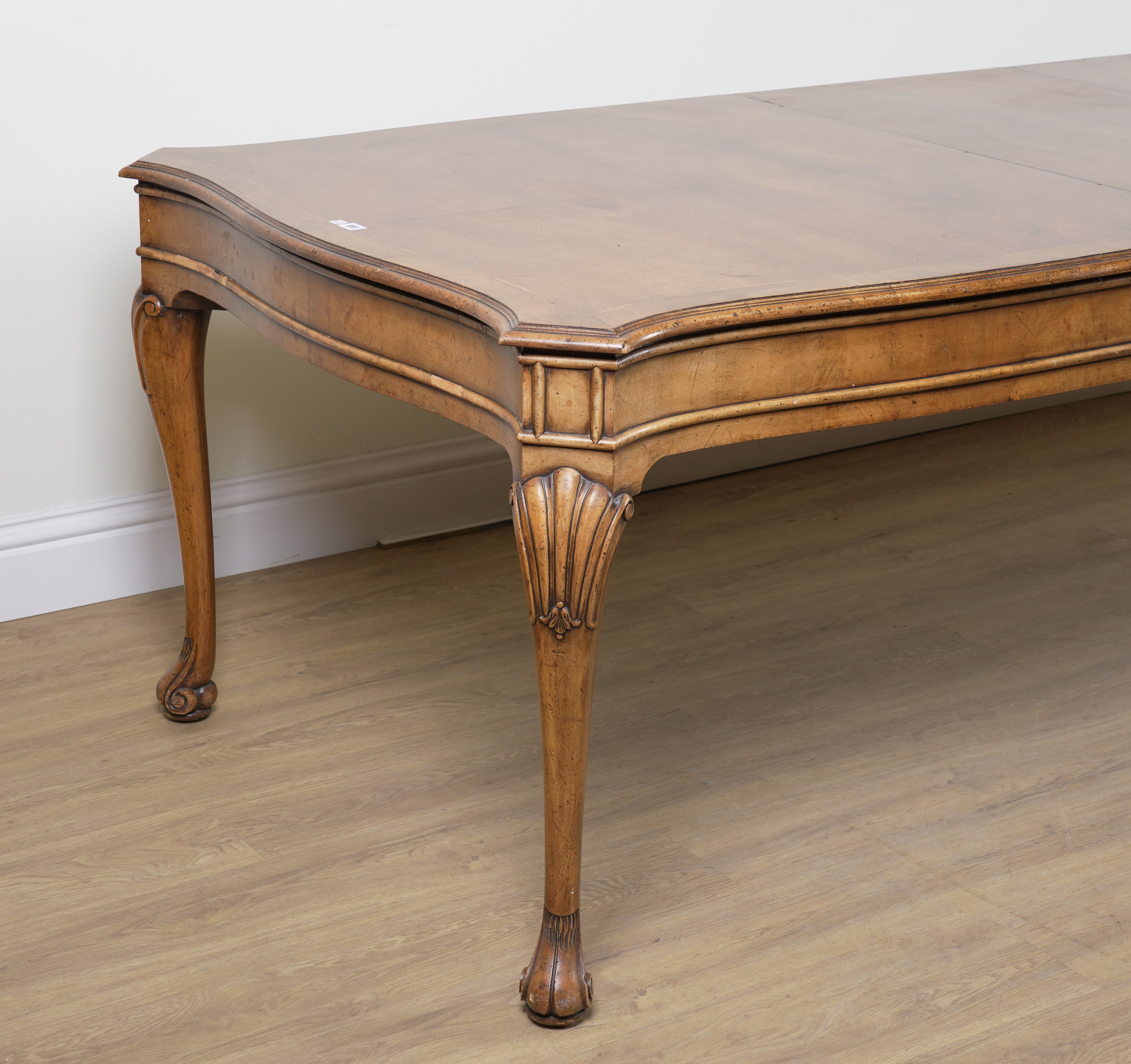 A GEORGE II STYLE WALNUT EXTENDING DINING TABLE - Image 2 of 3