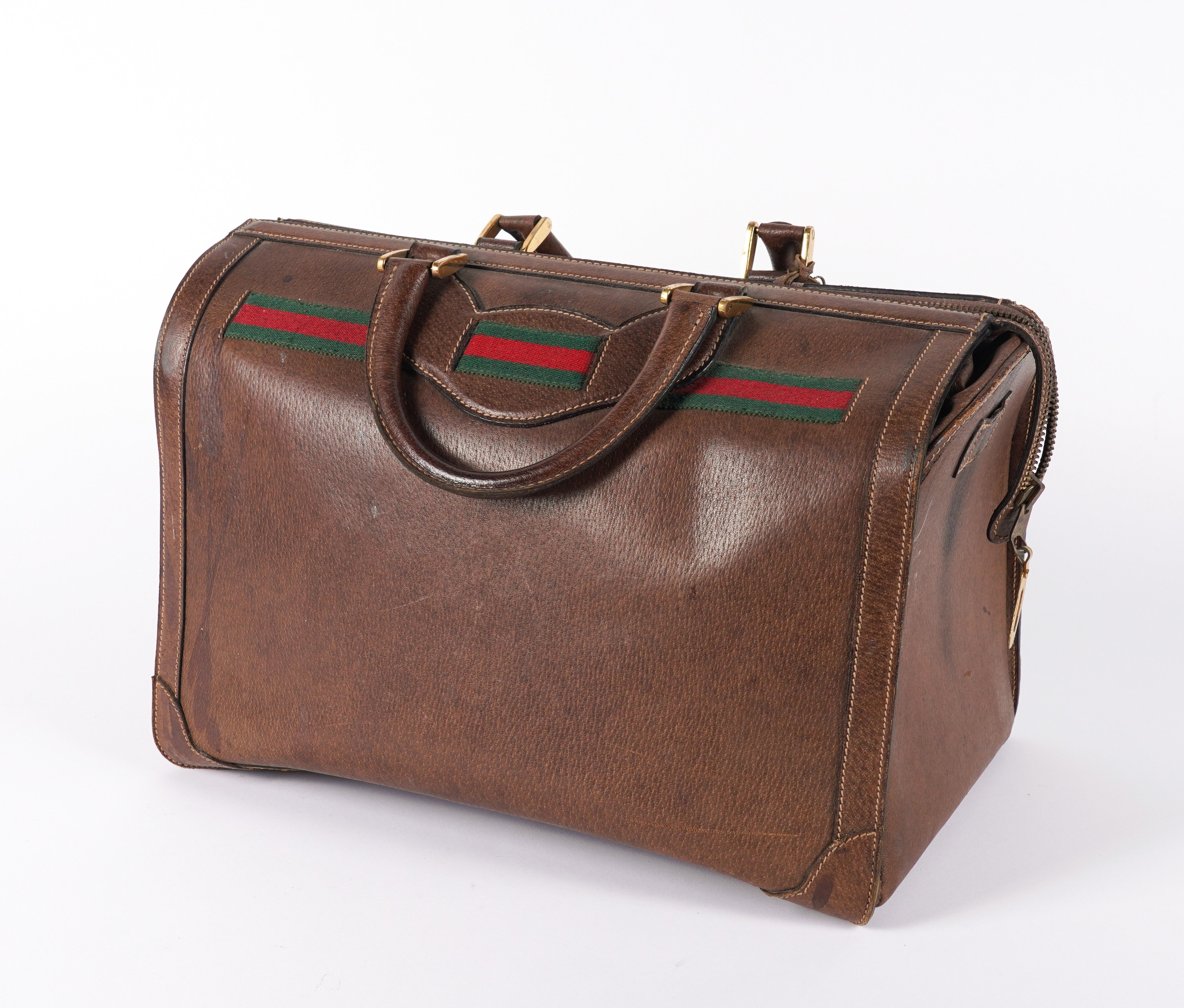 GUCCI: A BROWN LEATHER HOLDALL