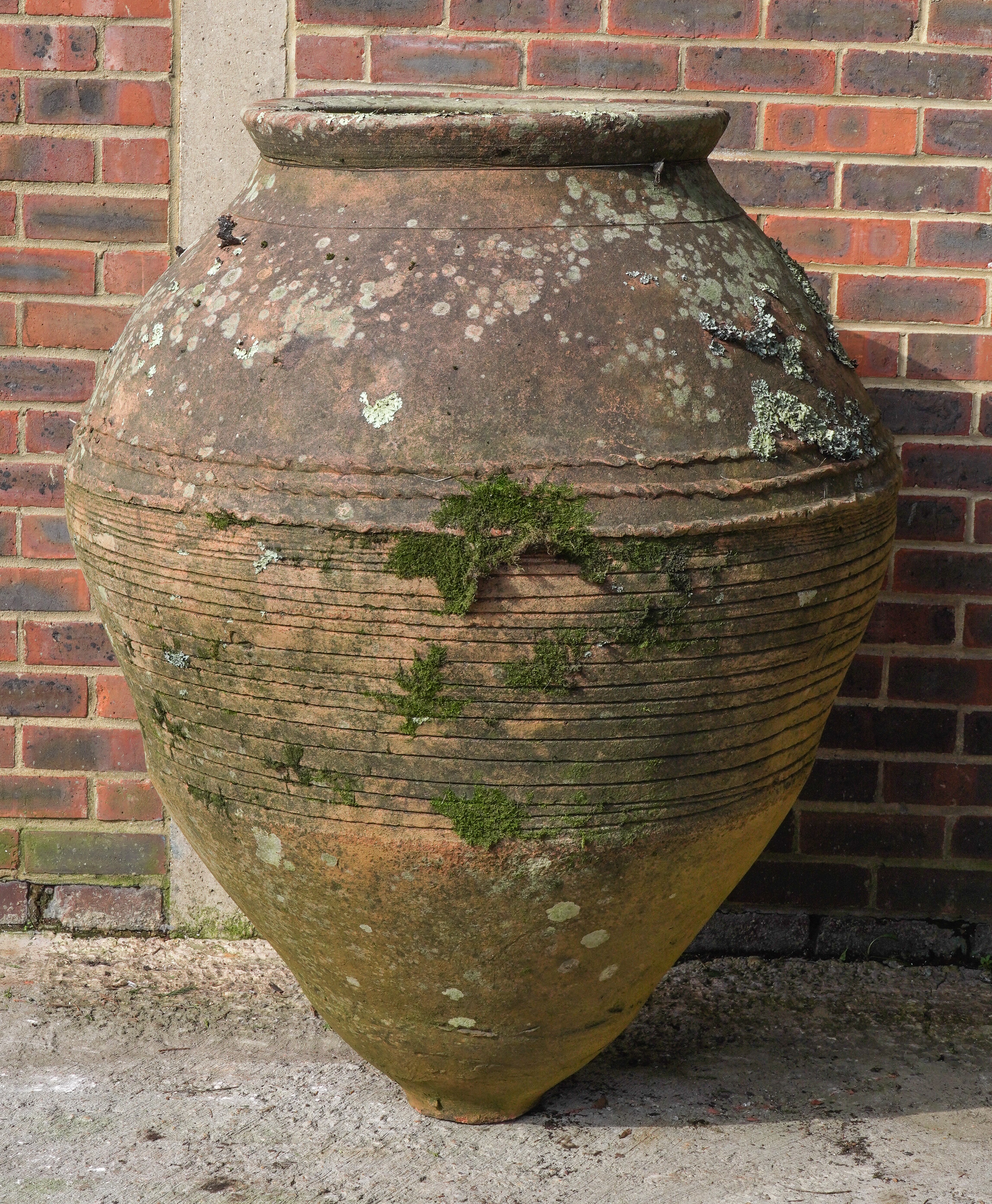 A LARGE TERRACOTTA OIL JAR - Image 2 of 4