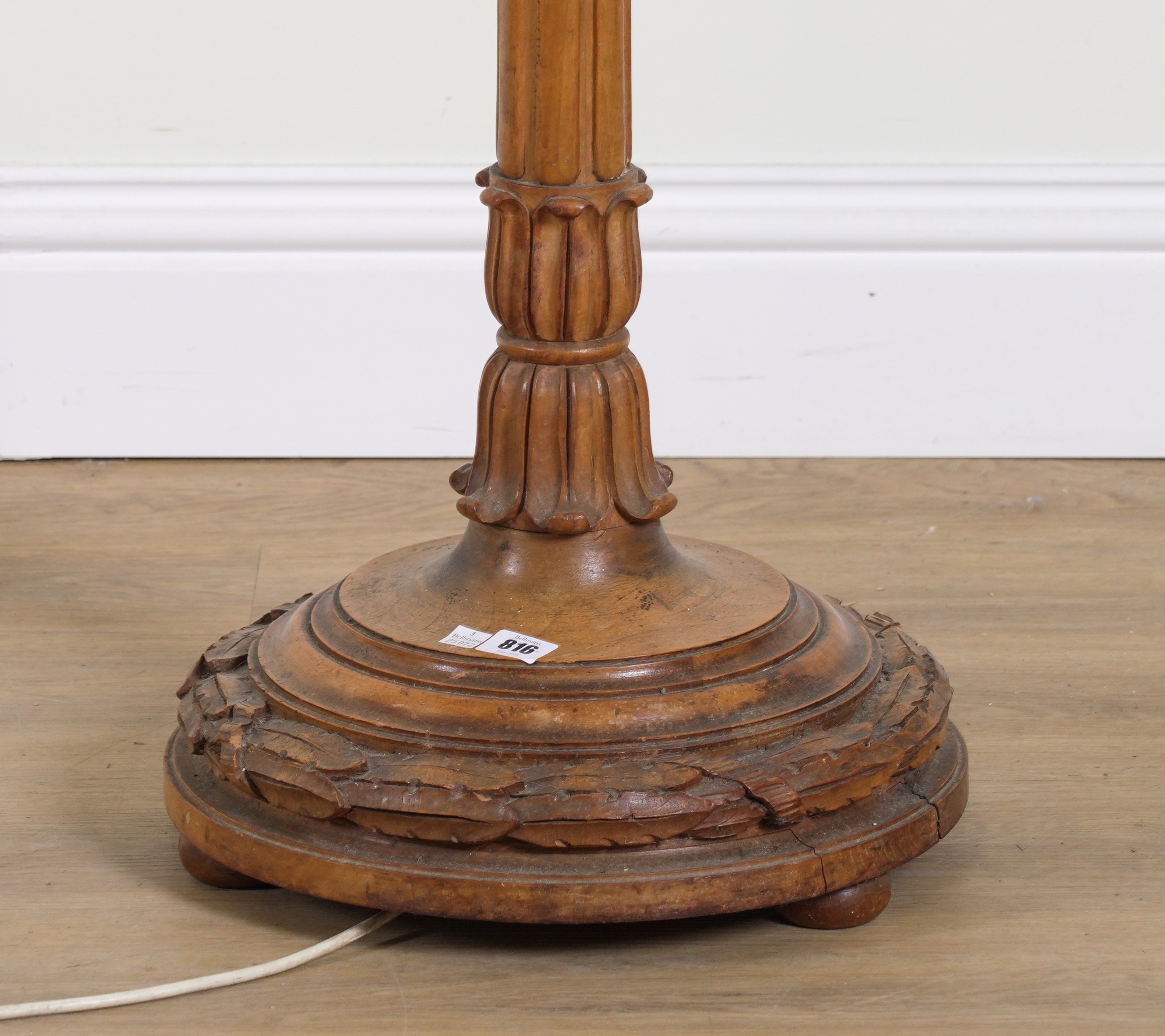 AN EARLY 20TH CENTURY FRENCH CARVED WALNUT STANDARD LAMP - Image 2 of 3