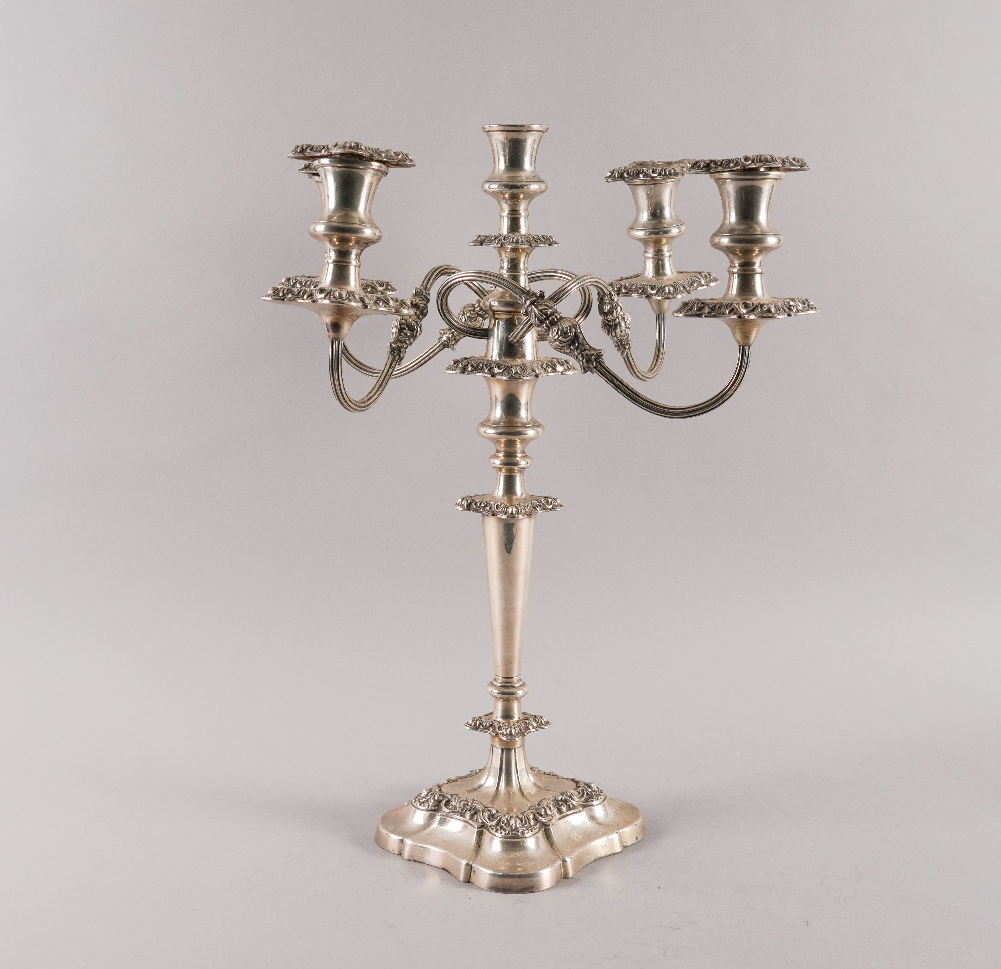 A SILVER FIVE LIGHT SINGLE TABLE CANDELABRA - Image 5 of 6