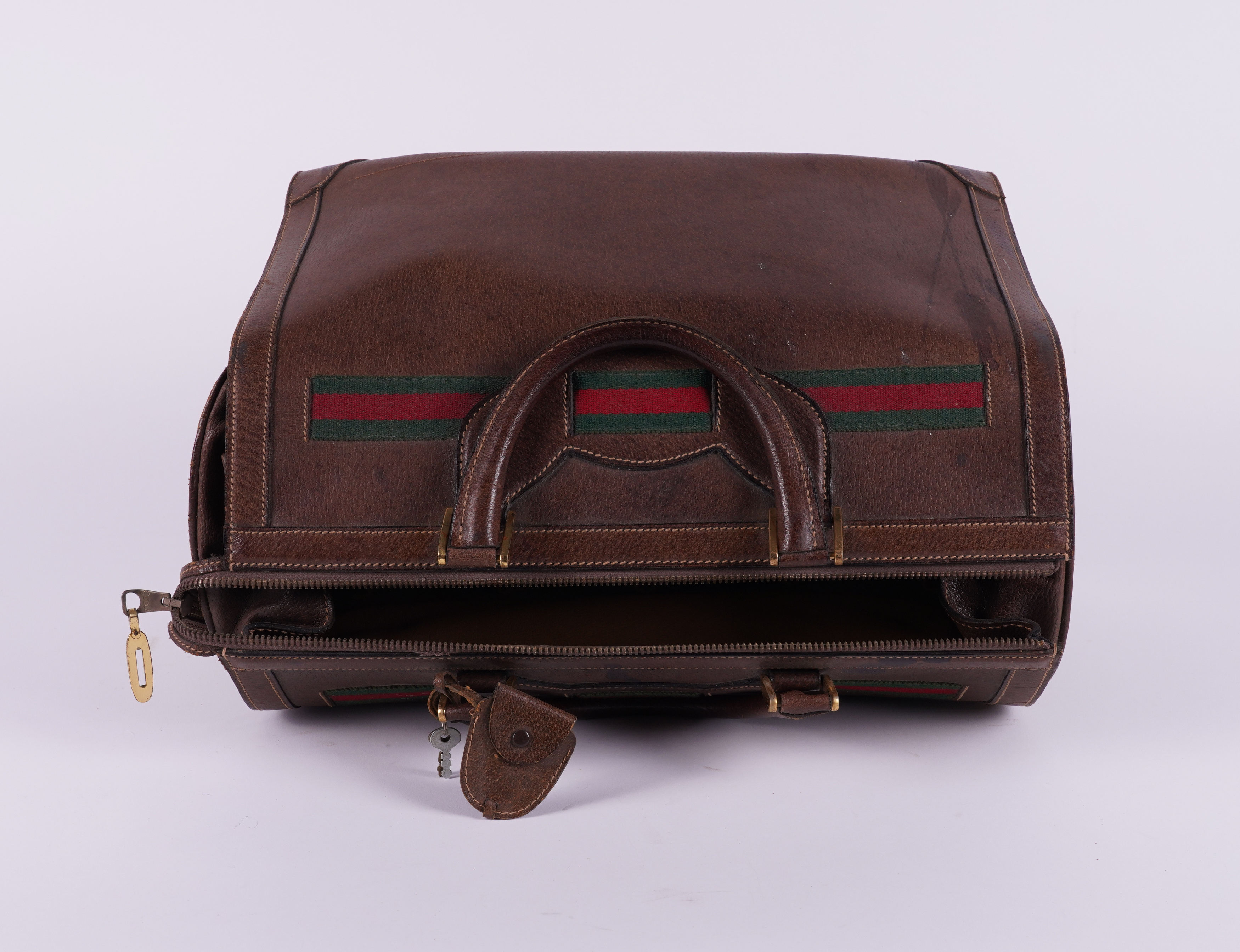 GUCCI: A BROWN LEATHER HOLDALL - Image 6 of 6