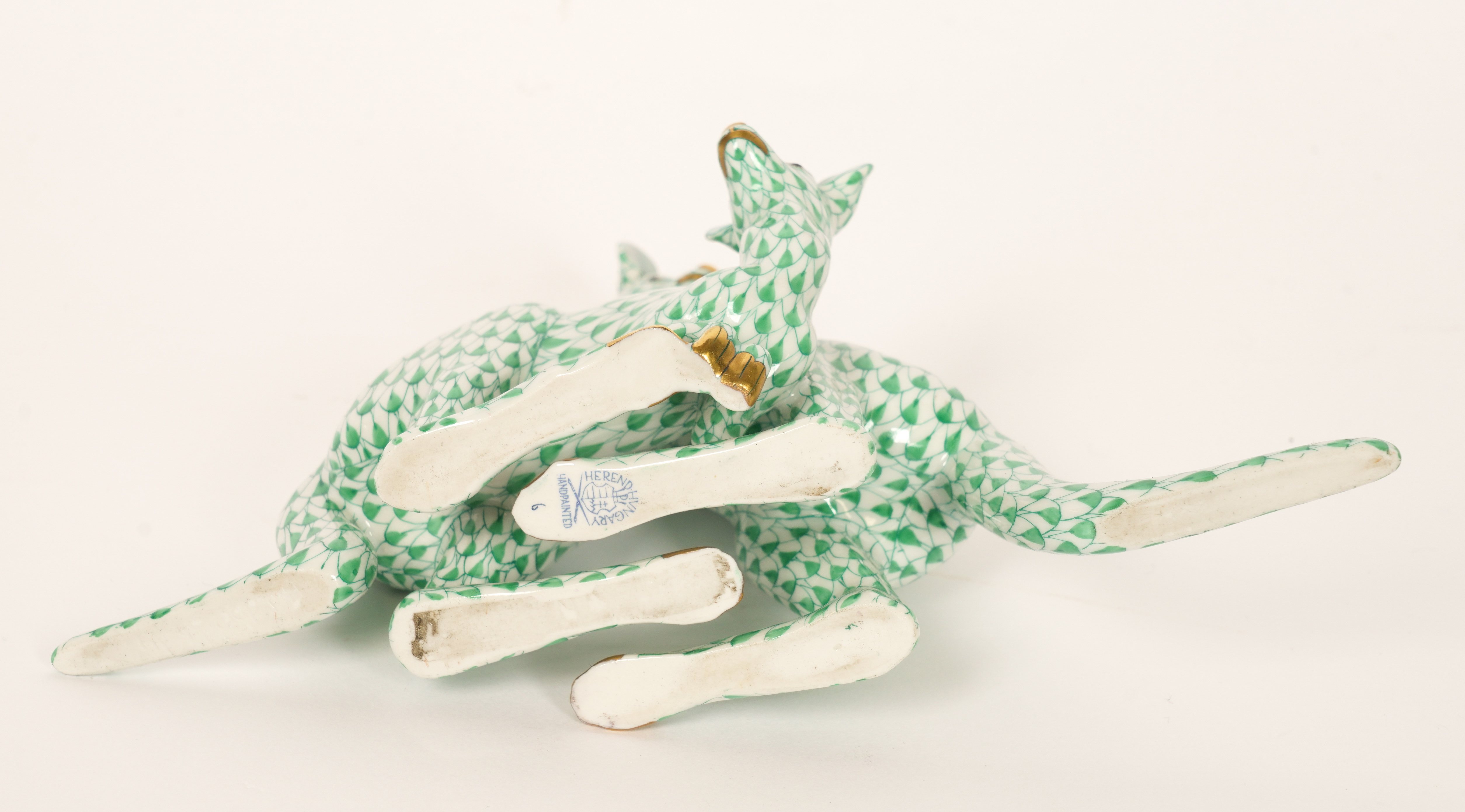 A HEREND PORCELAIN GROUP OF TWO GREEN FISHNET KANGAROOS - Image 3 of 3