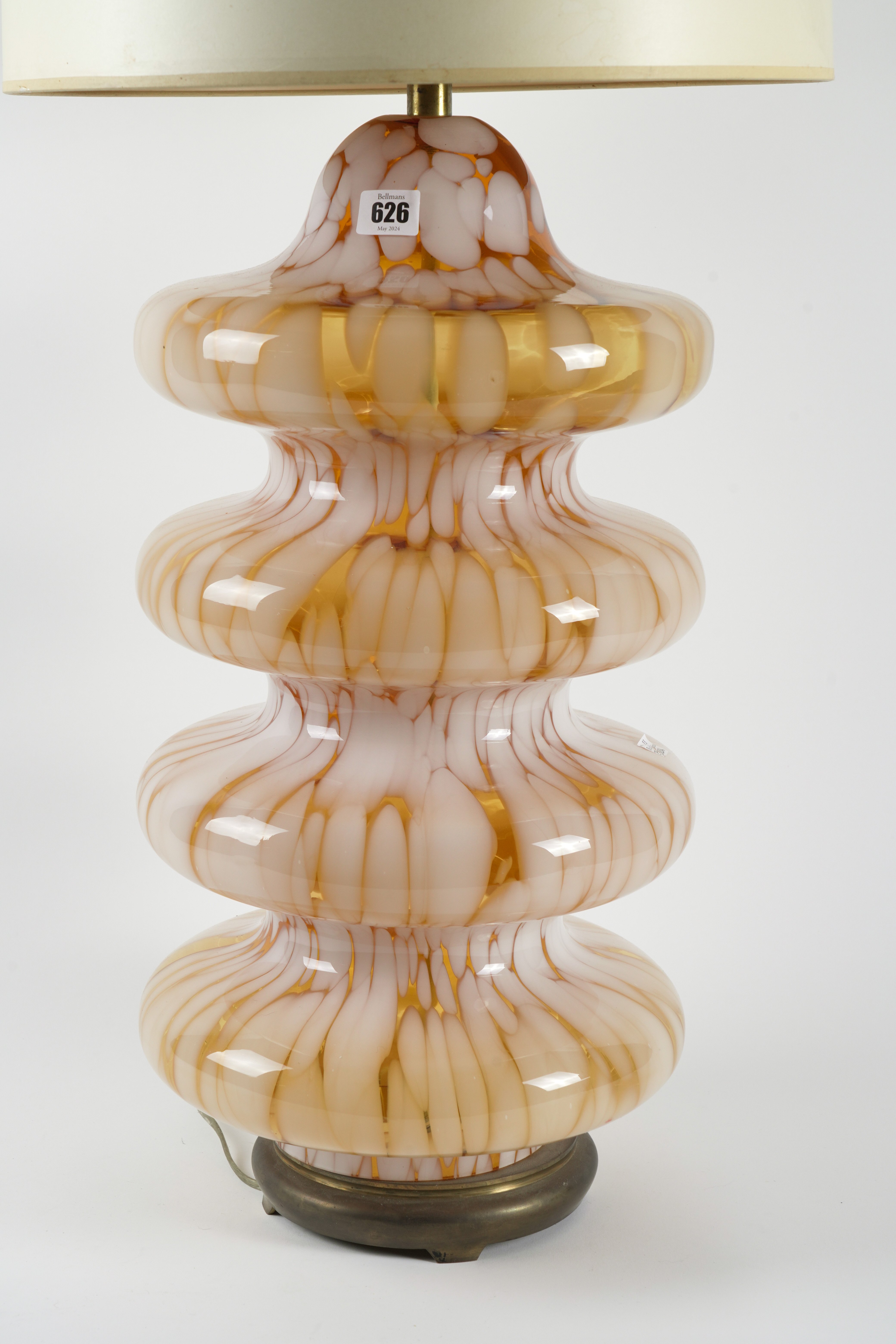 ATTRIBUTED TO CARLO NASON FOR MEZZEGA: A MURANO GLASS AMBER AND MILK GLASS TIERED TABLE LAMP - Image 2 of 2