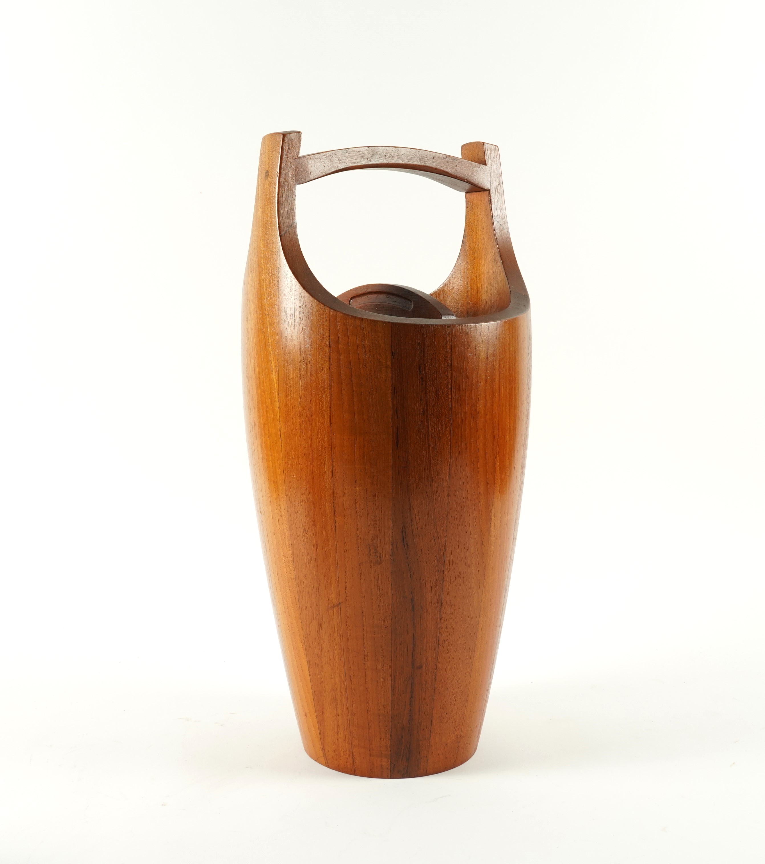 JENS QUISTGAARD FOR DANSK DESIGN: A DANISH STAVED TEAK 'CONGO' ICE BUCKET