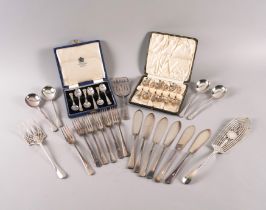 A SET OF SIX SILVER COFFEE SPOONS AND A GROUP OF PLATED FLATWARE (QTY)