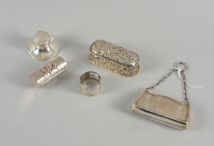 A GROUP OF SILVER MOUNTED AND FOREIGN WARES (5)