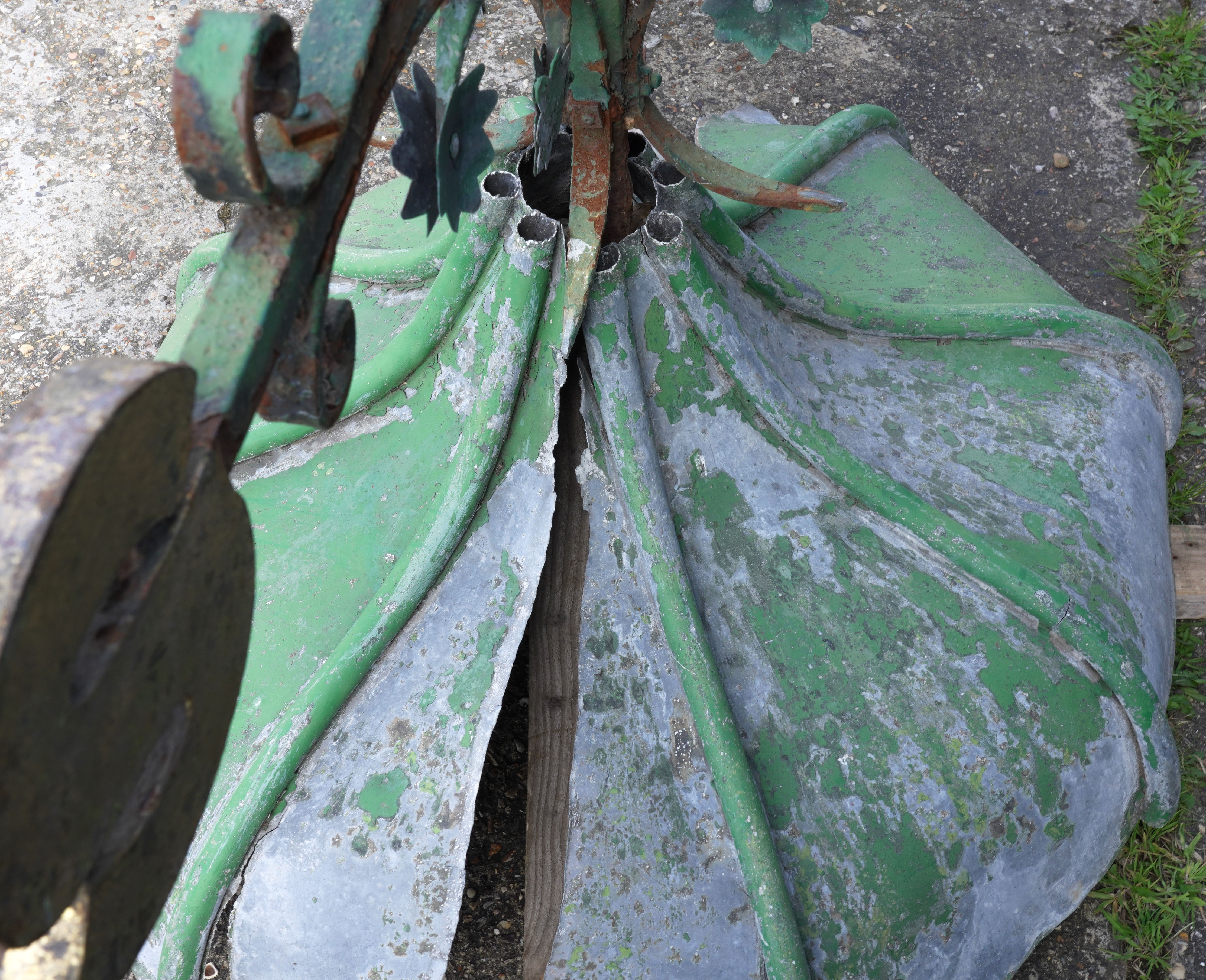 AN EARLY 20TH CENTURY POLYCHROME PAINTED WROUGHT AND CAST IRON WEATHER VANE - Image 3 of 5