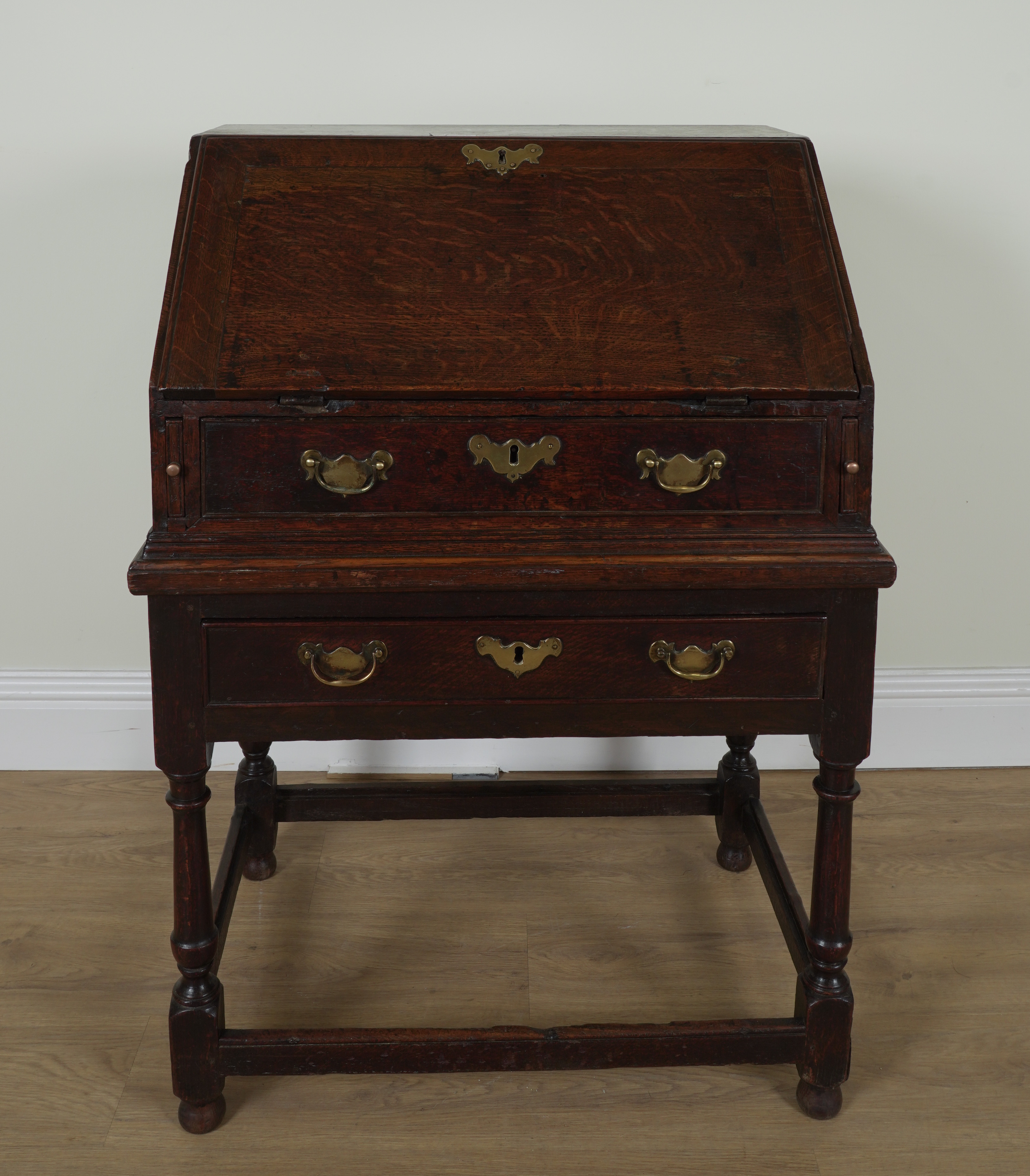 AN 18TH CENTURY OAK BUREAU ON STAND - Image 3 of 5