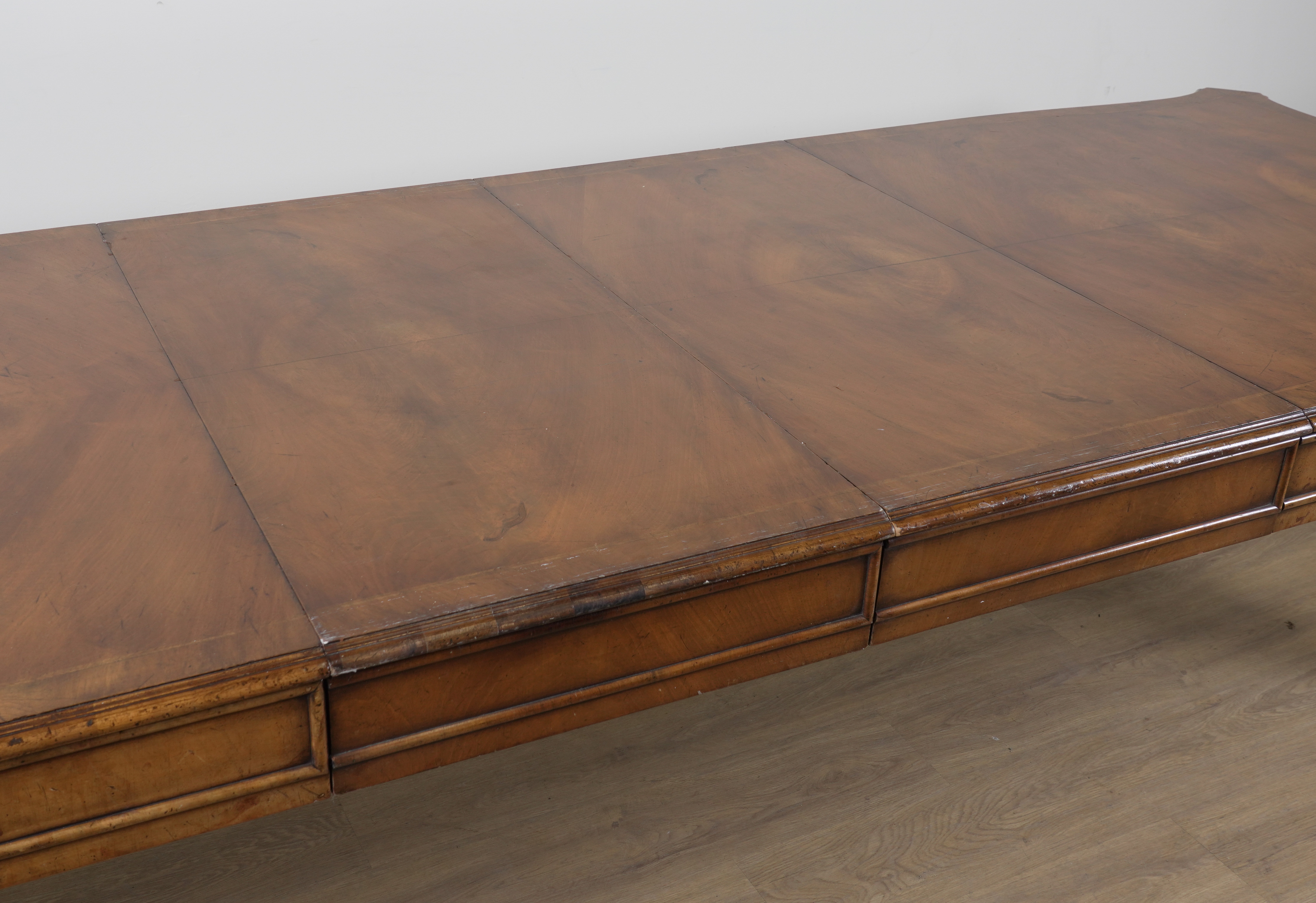 A GEORGE II STYLE WALNUT EXTENDING DINING TABLE - Image 3 of 3