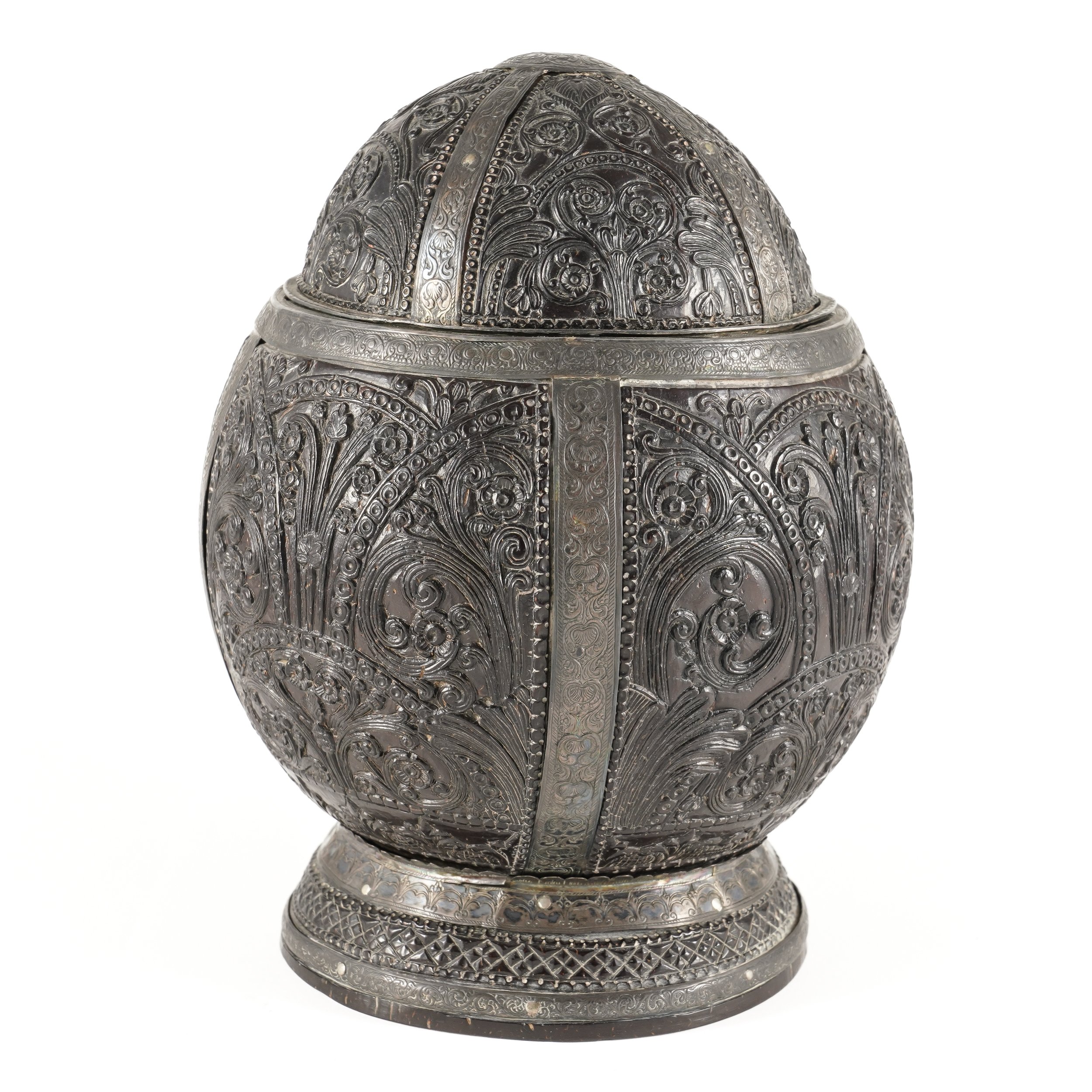 A SOUTH EAST ASIAN RELIEF CARVED AND SILVER METAL MOUNTED COCONUT CUP AND COVER - Image 2 of 14