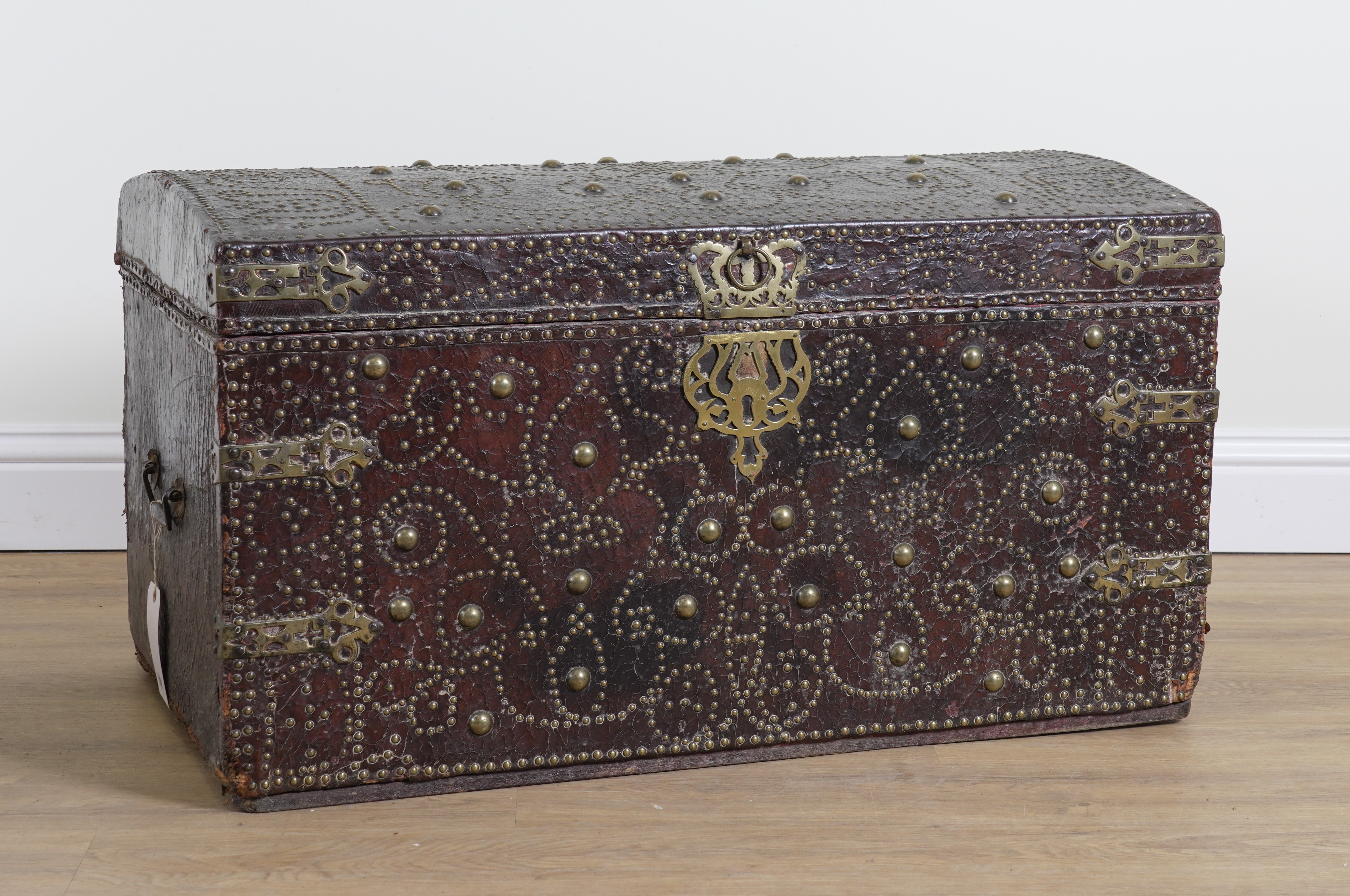AN EARLY 18TH CENTURY BRASS STUDDED LEATHER VENEERED DOME TOPPED TRUNK - Image 2 of 8