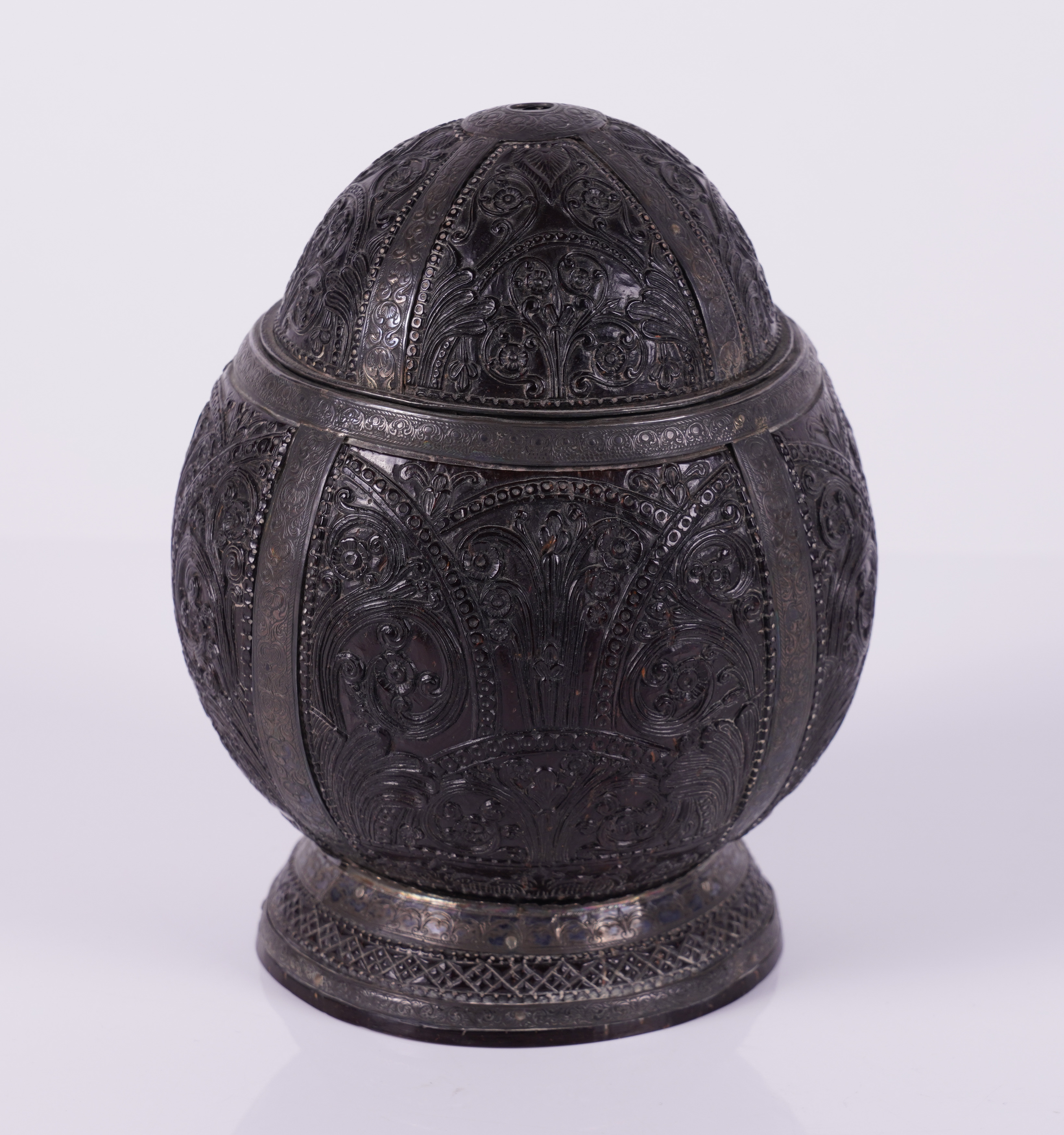 A SOUTH EAST ASIAN RELIEF CARVED AND SILVER METAL MOUNTED COCONUT CUP AND COVER - Image 13 of 14