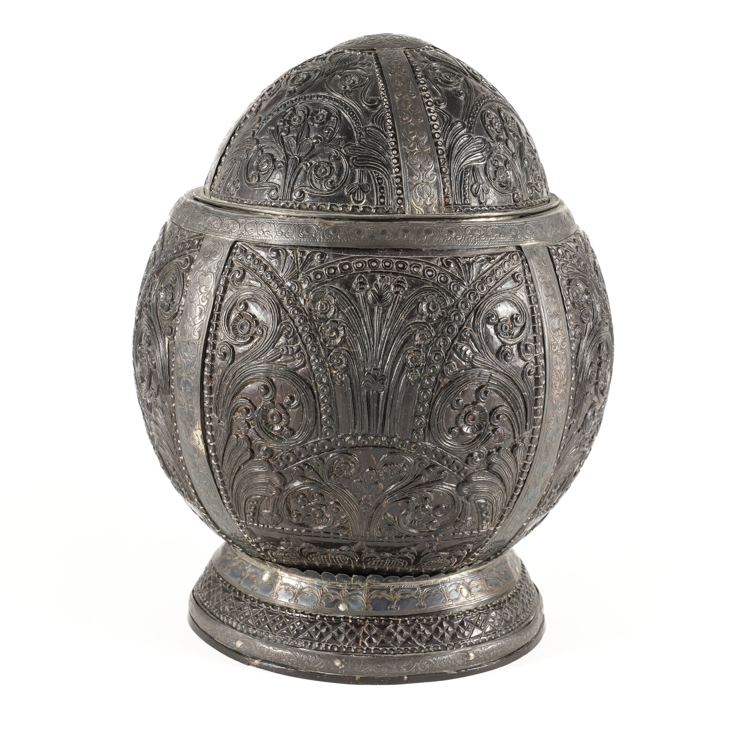 A SOUTH EAST ASIAN RELIEF CARVED AND SILVER METAL MOUNTED COCONUT CUP AND COVER - Image 3 of 14