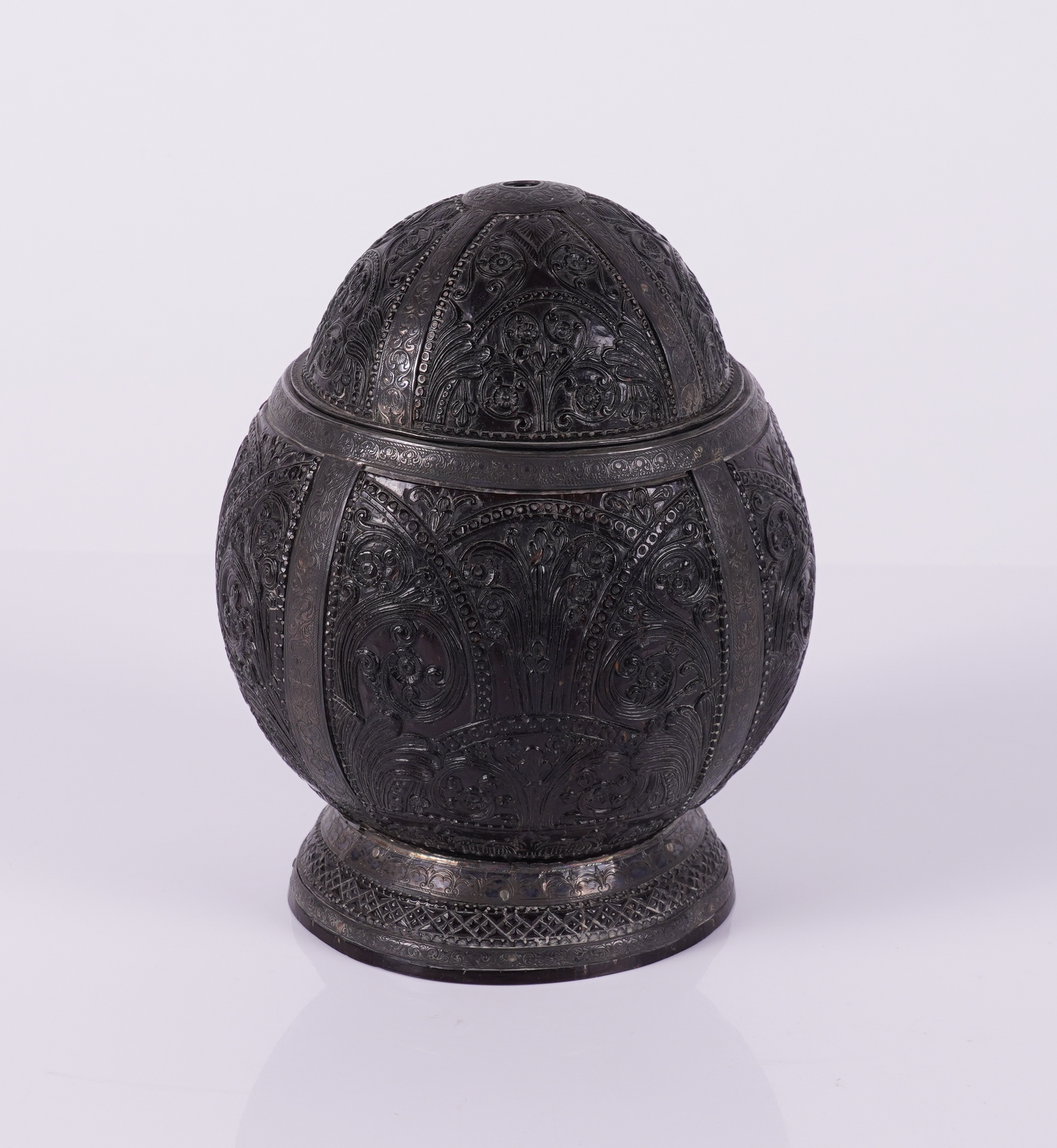 A SOUTH EAST ASIAN RELIEF CARVED AND SILVER METAL MOUNTED COCONUT CUP AND COVER - Image 14 of 14