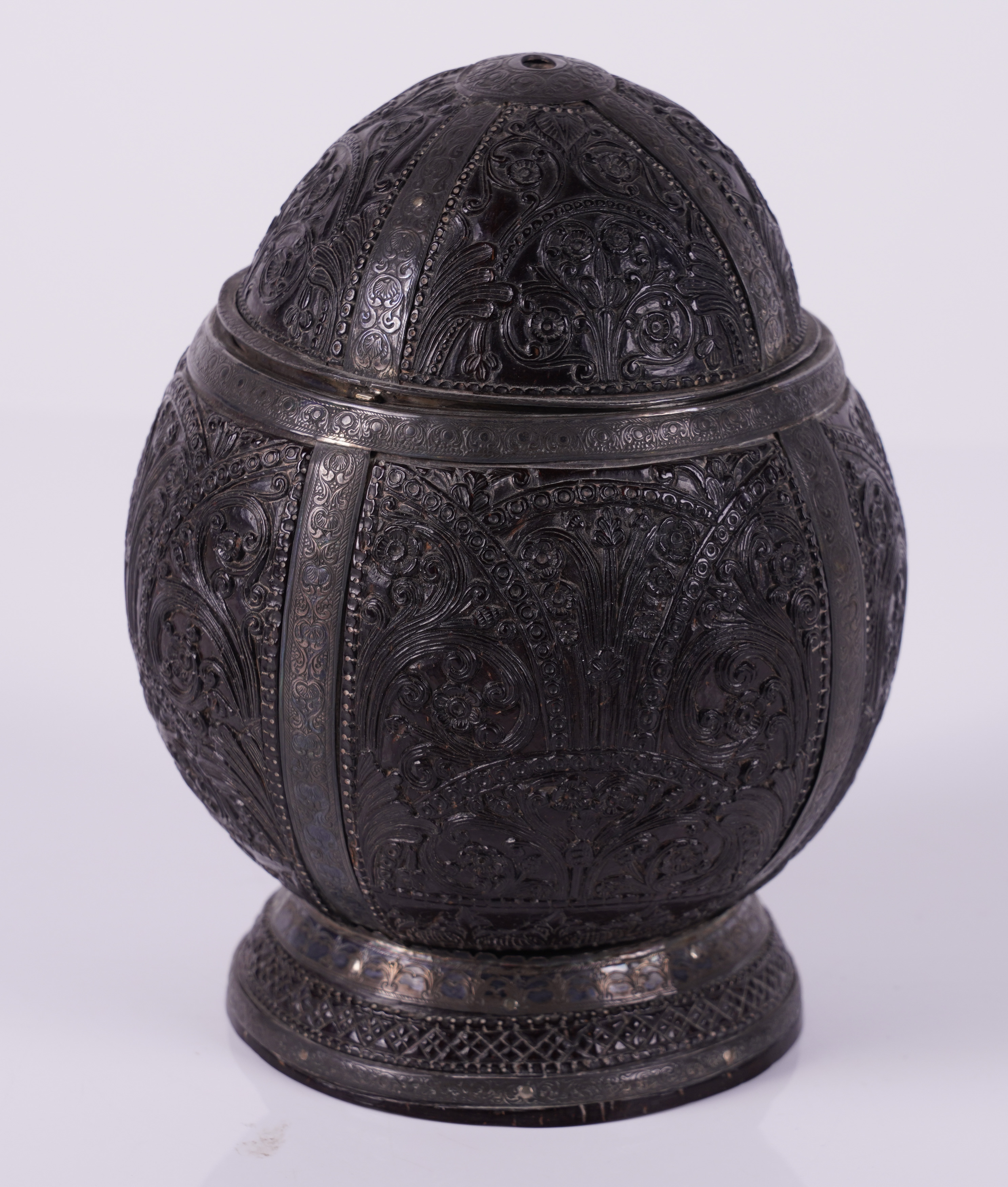 A SOUTH EAST ASIAN RELIEF CARVED AND SILVER METAL MOUNTED COCONUT CUP AND COVER - Image 11 of 14