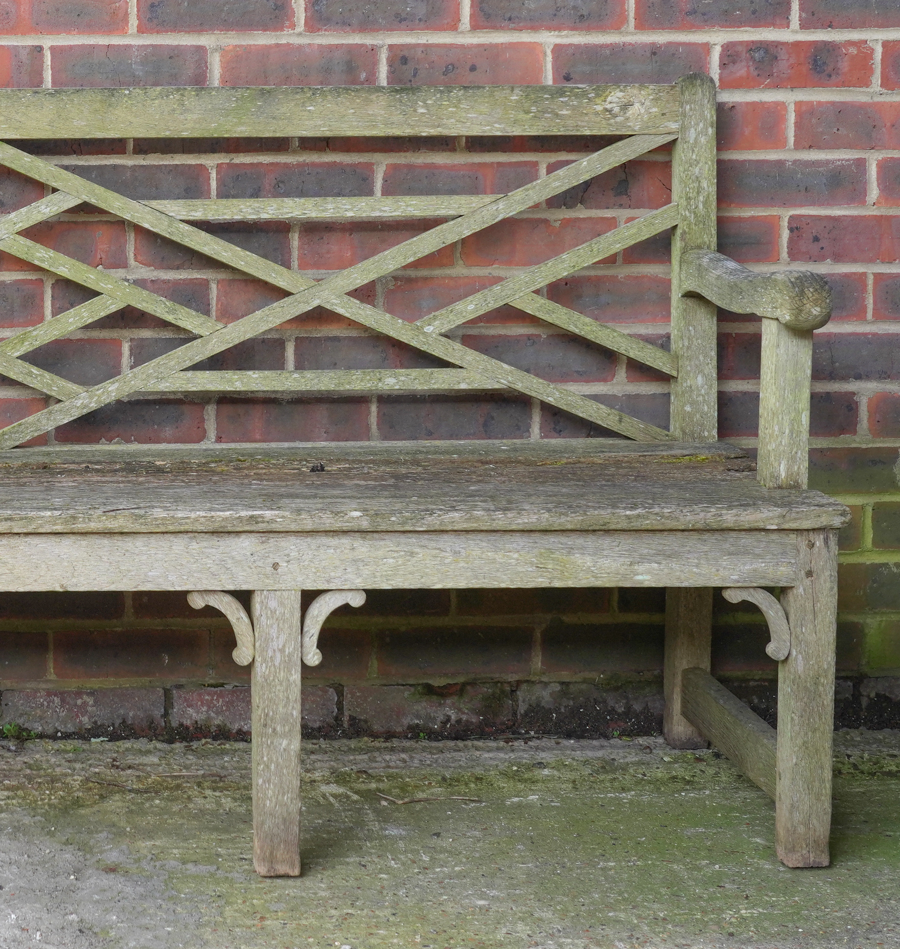 A PAIR OF HARDWOOD GARDEN BENCHES (2) - Image 6 of 7