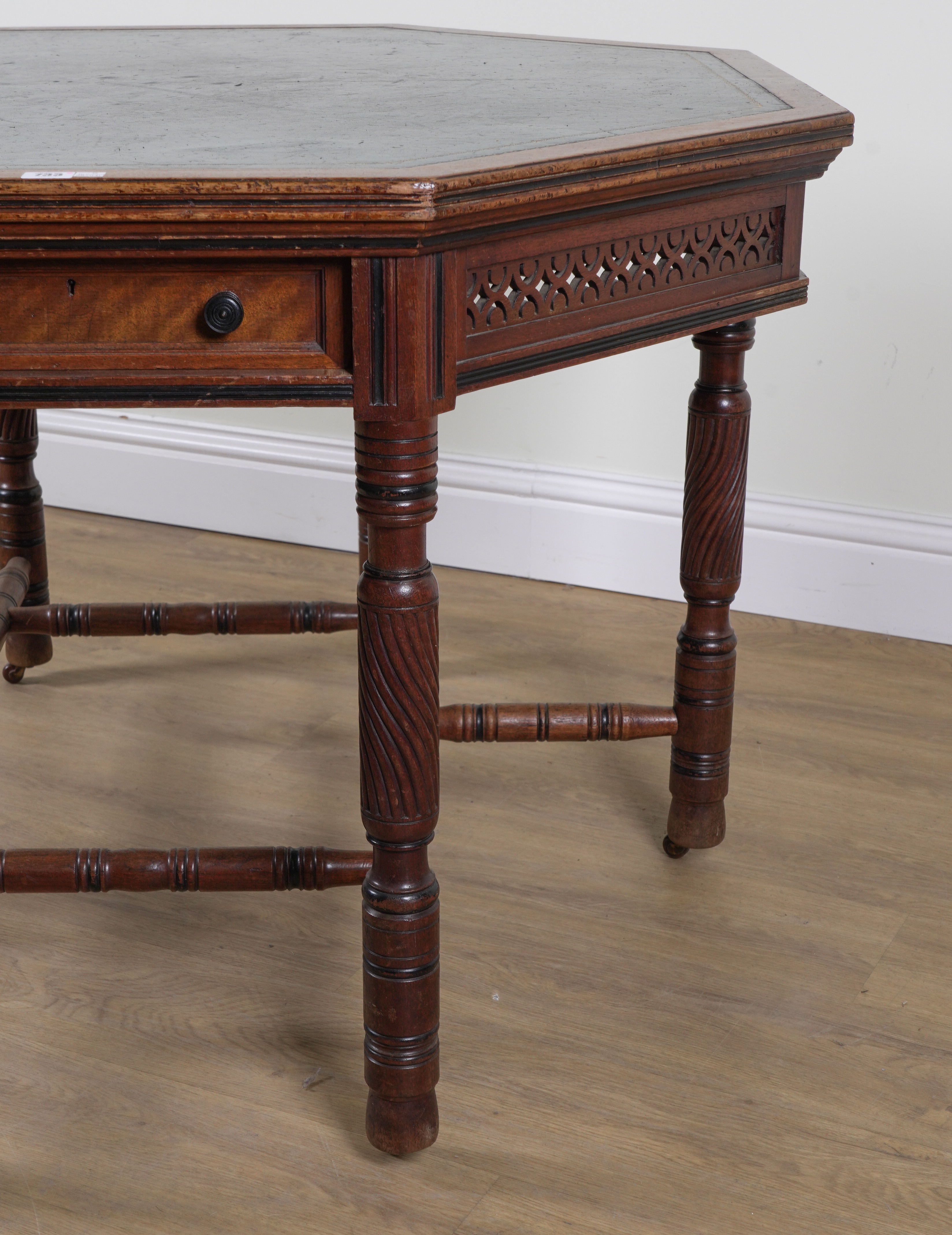 A LATE 19TH CENTURY MAHOGANY OCTAGONAL TWO DRAWER CENTRE TABLE - Image 9 of 9