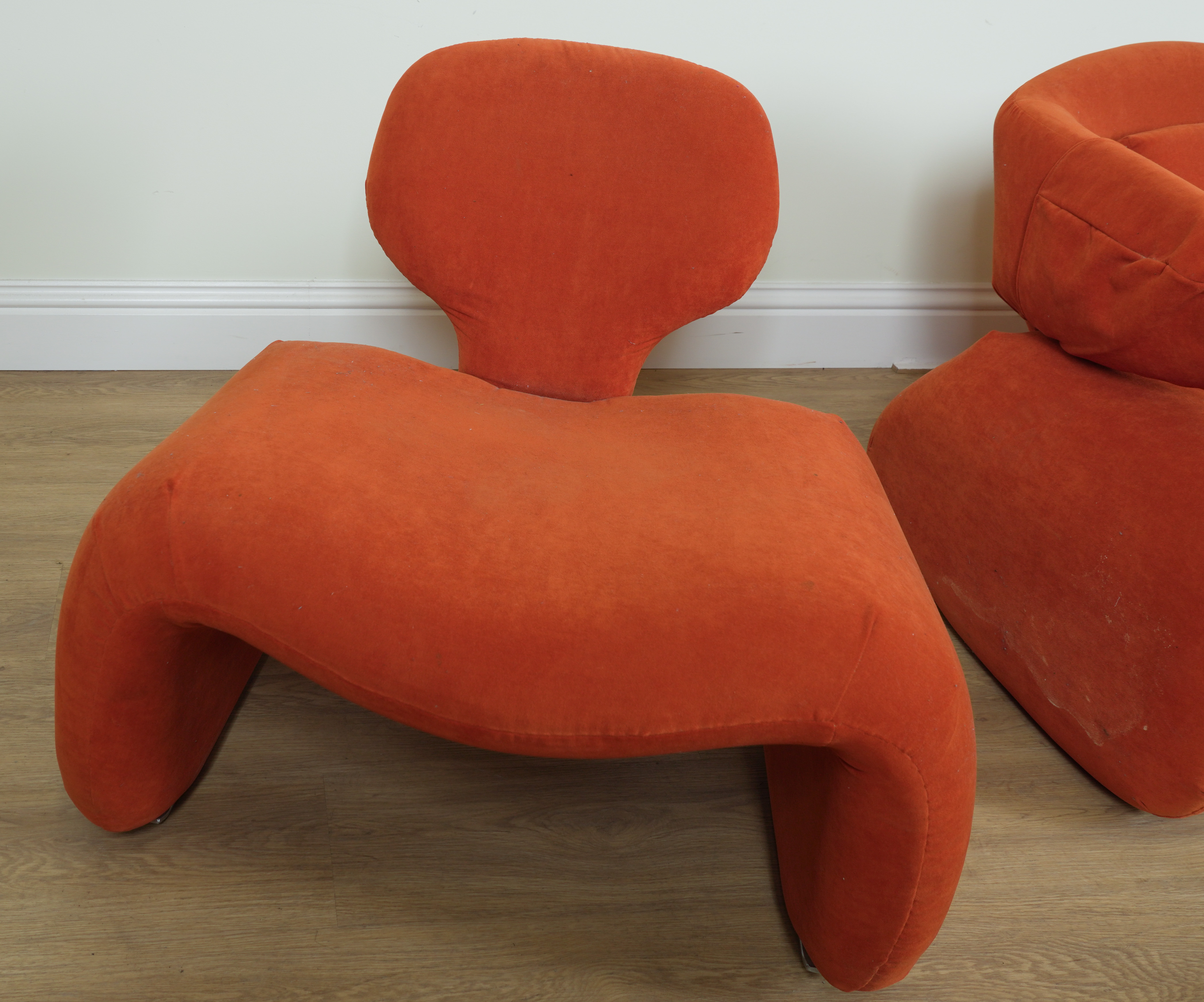 PROBABLY OLIVIER MOURGUE; AN ORANGE UPHOLSTERED SOFA AND CHAIRS (5) - Image 10 of 11