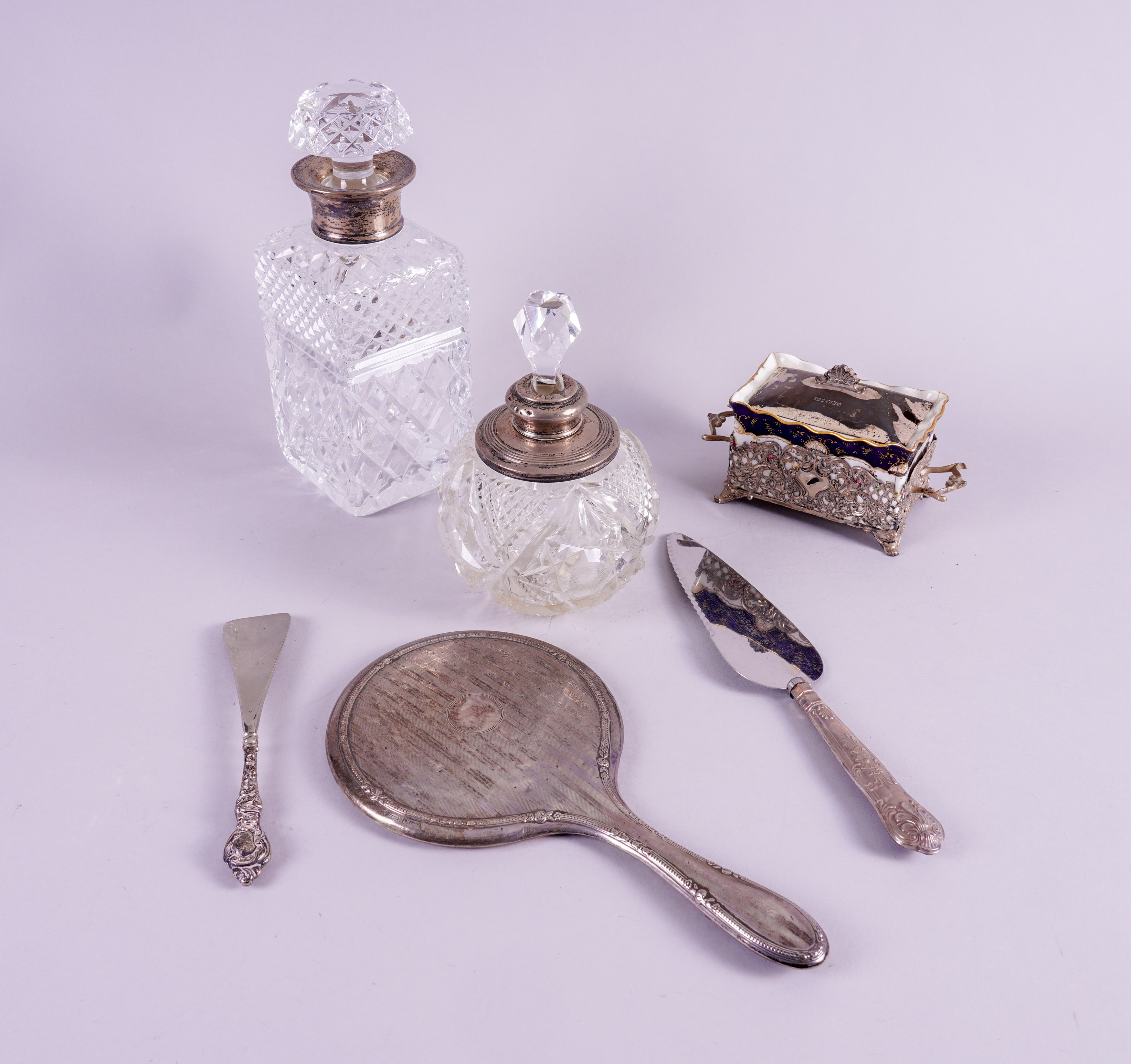 A GROUP OF SILVER MOUNTED WARES (6)