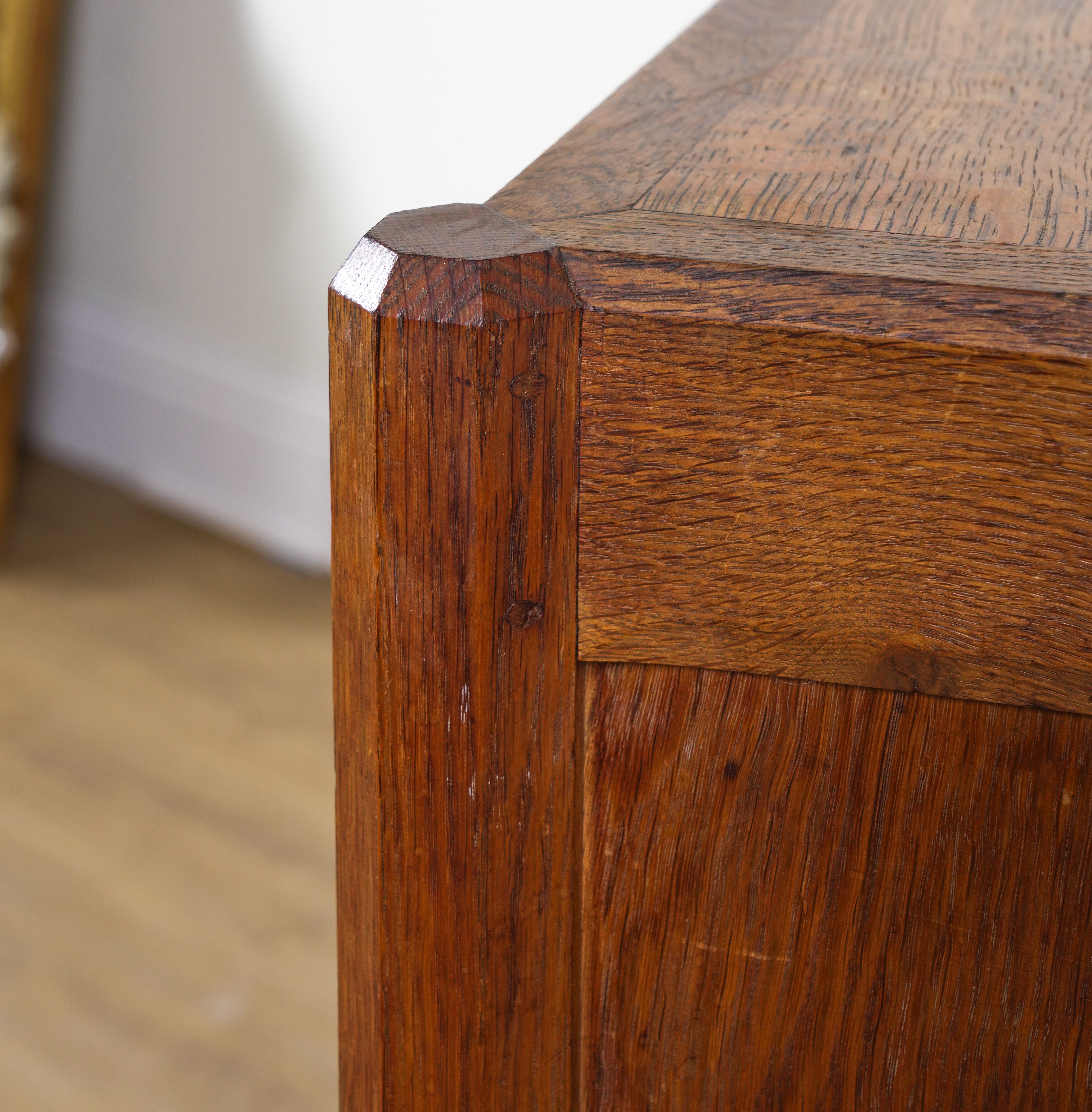 GORDON RUSSELL; A STOW OAK CHEST OF FIVE DRAWERS - Image 8 of 12