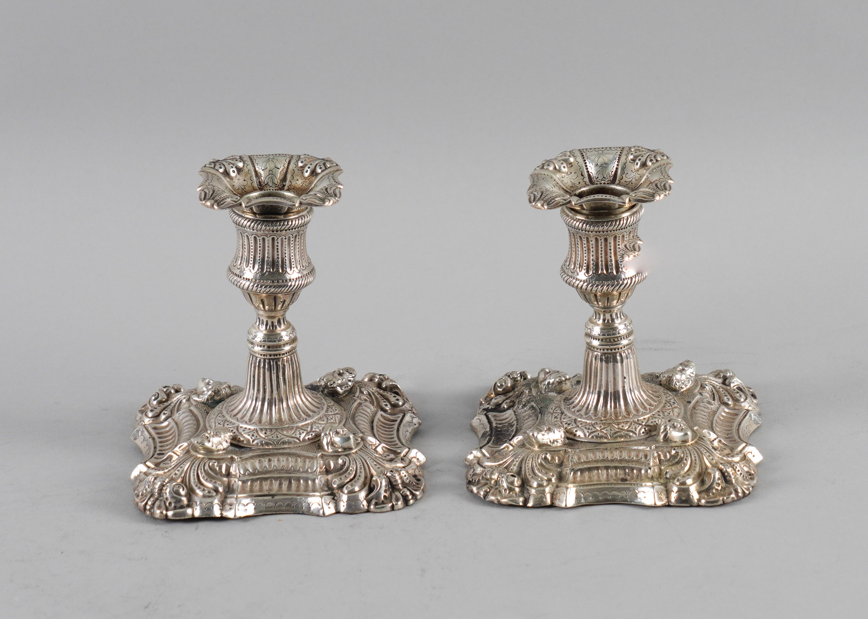 A WILLIAM IV PAIR OF SILVER CANDLESTICKS - Image 3 of 4