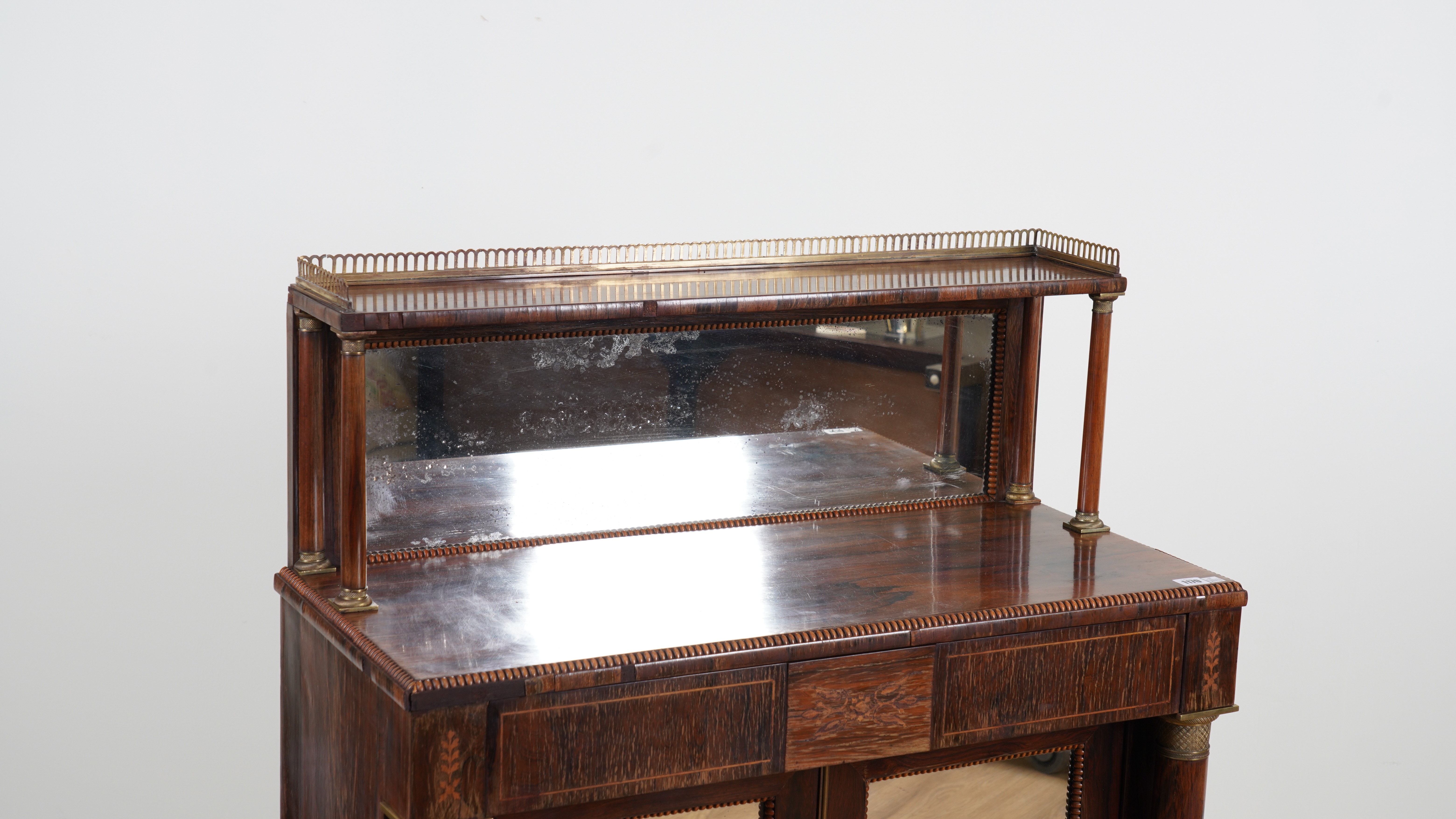 A REGENCY ROSEWOOD MIRRORED BACK CHIFFONIER - Image 9 of 10