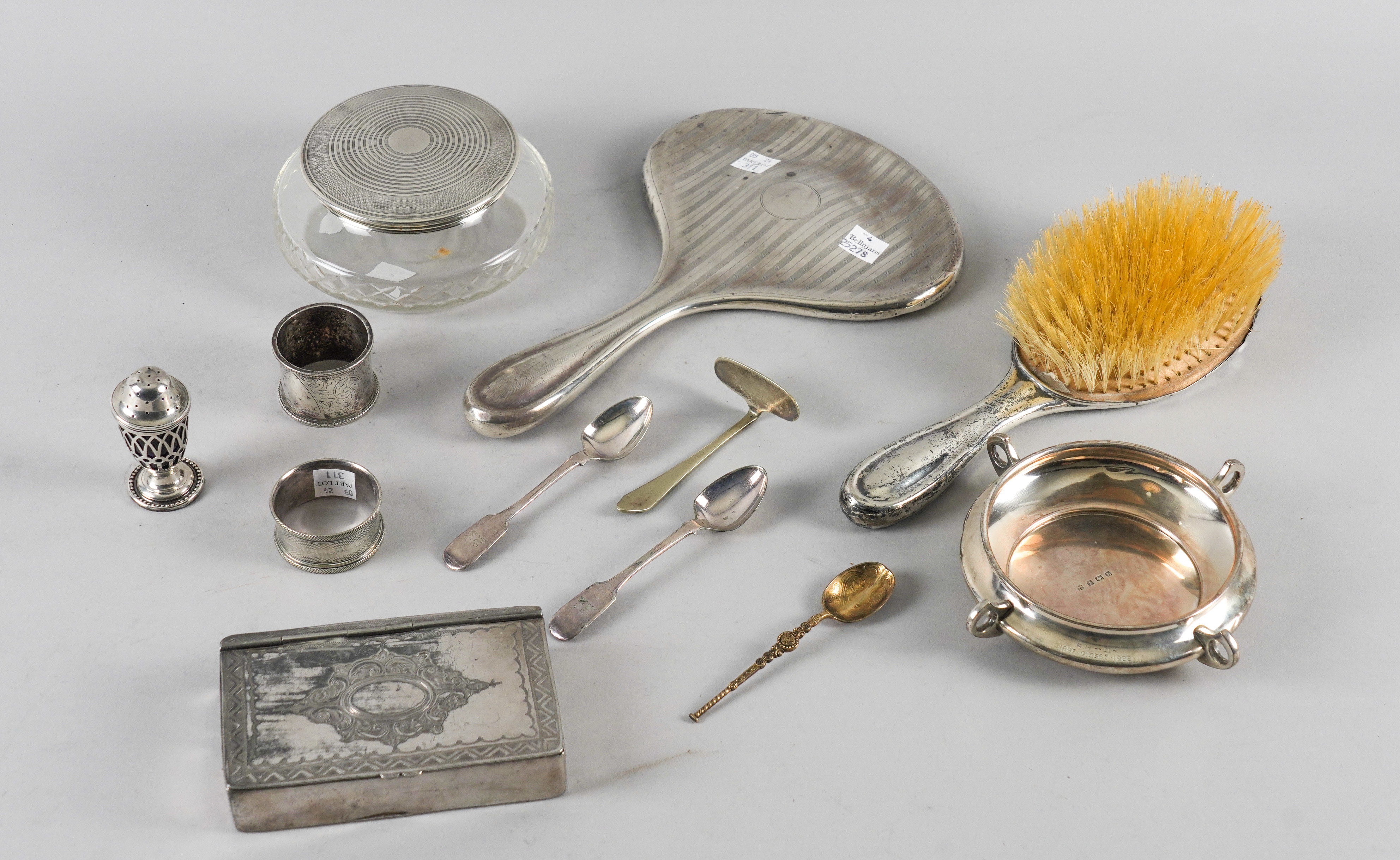 A GROUP OF SILVER AND PLATED WARES (12)
